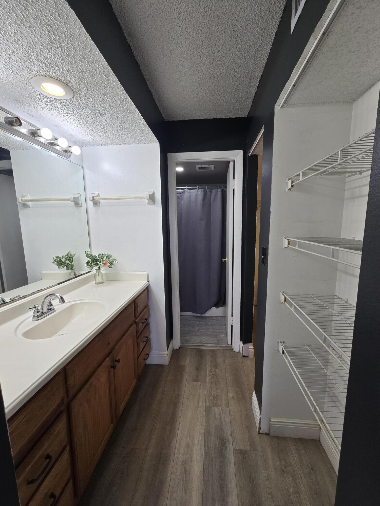 GATE THREE CONDO - Residential