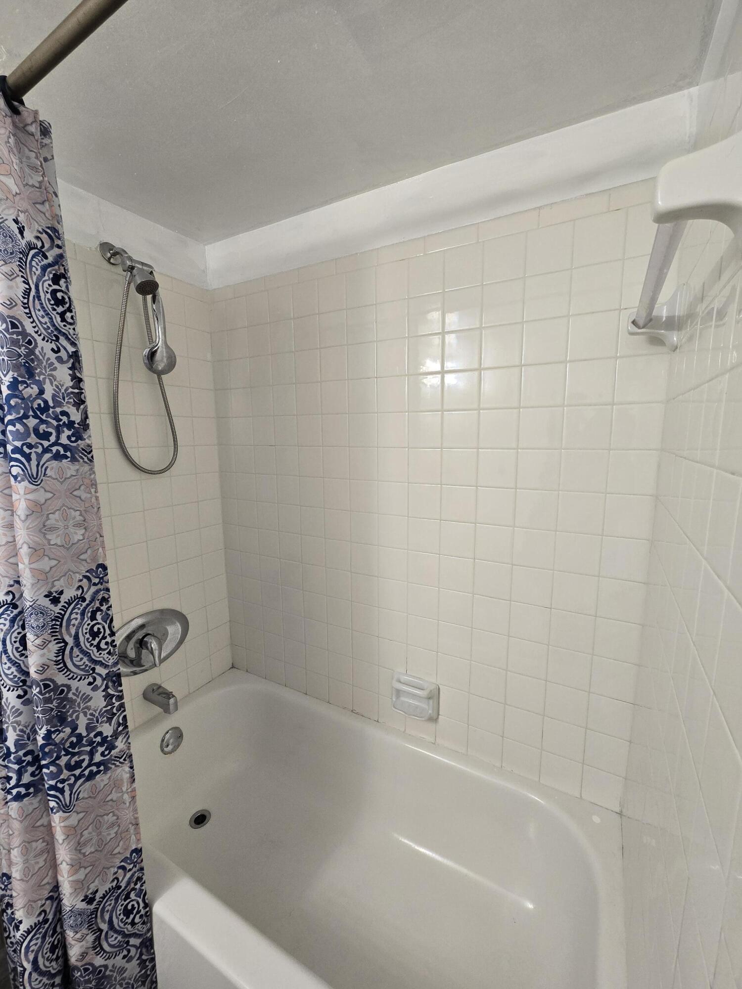 GATE THREE CONDO - Residential