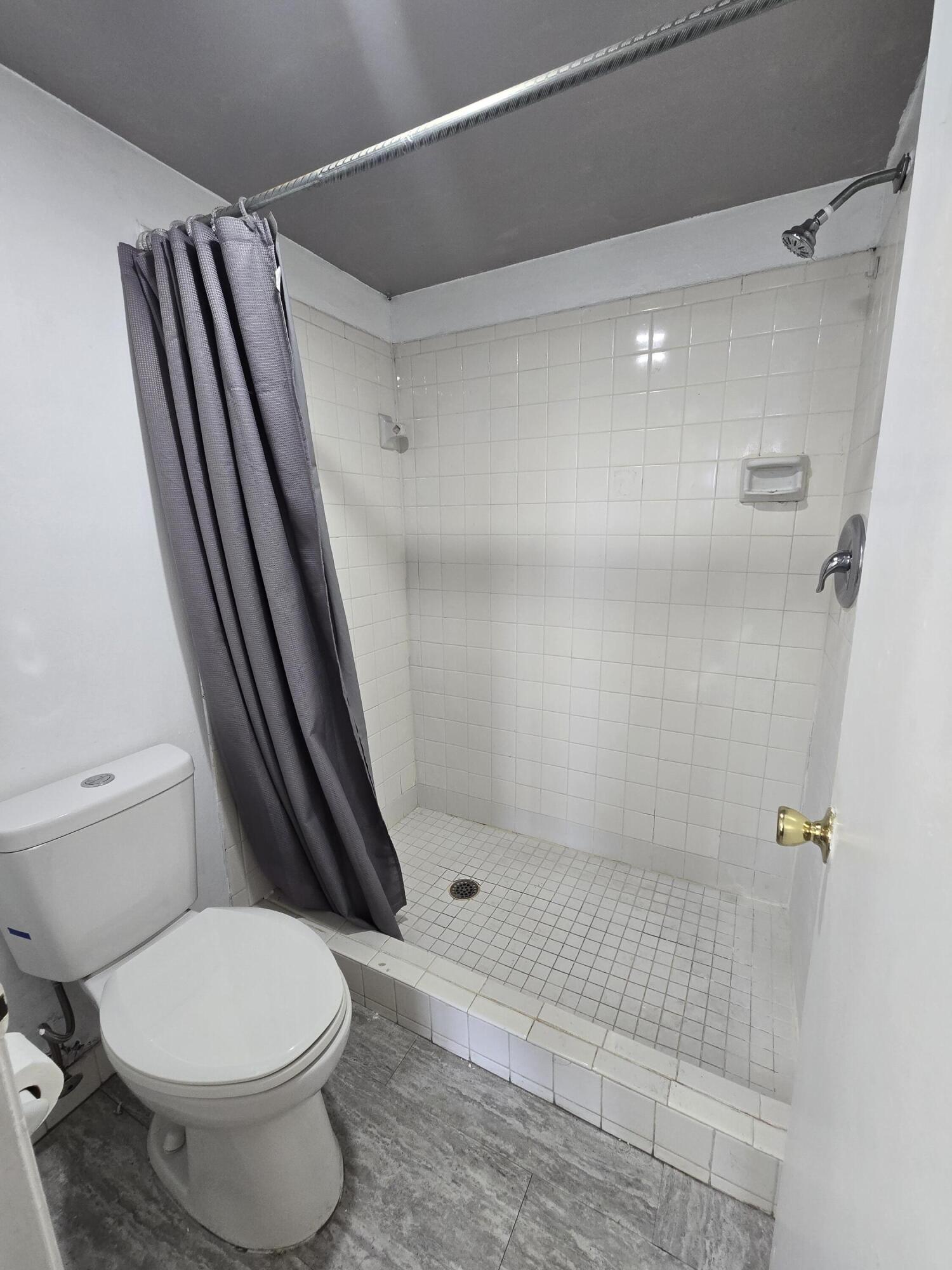 GATE THREE CONDO - Residential