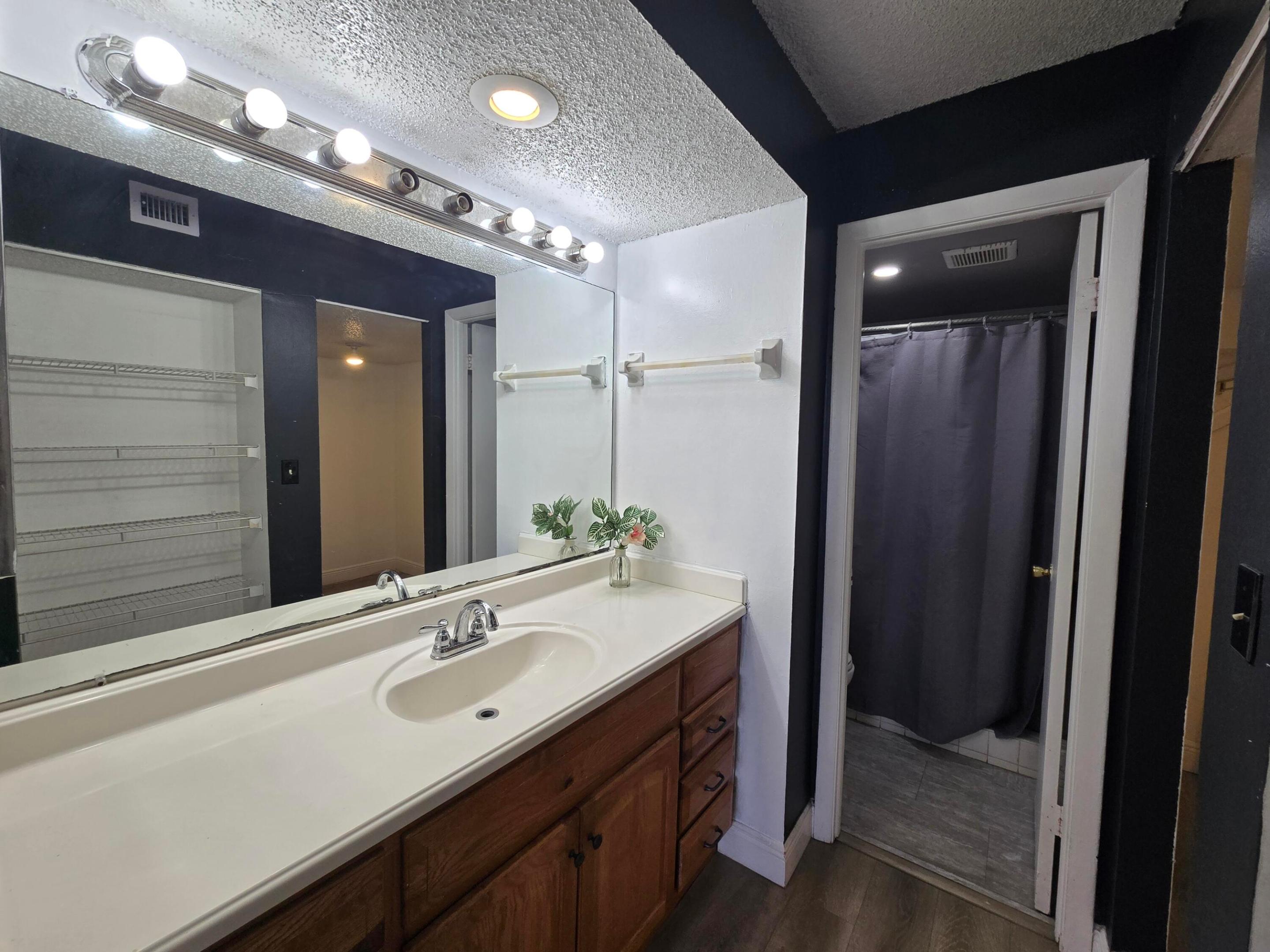 GATE THREE CONDO - Residential