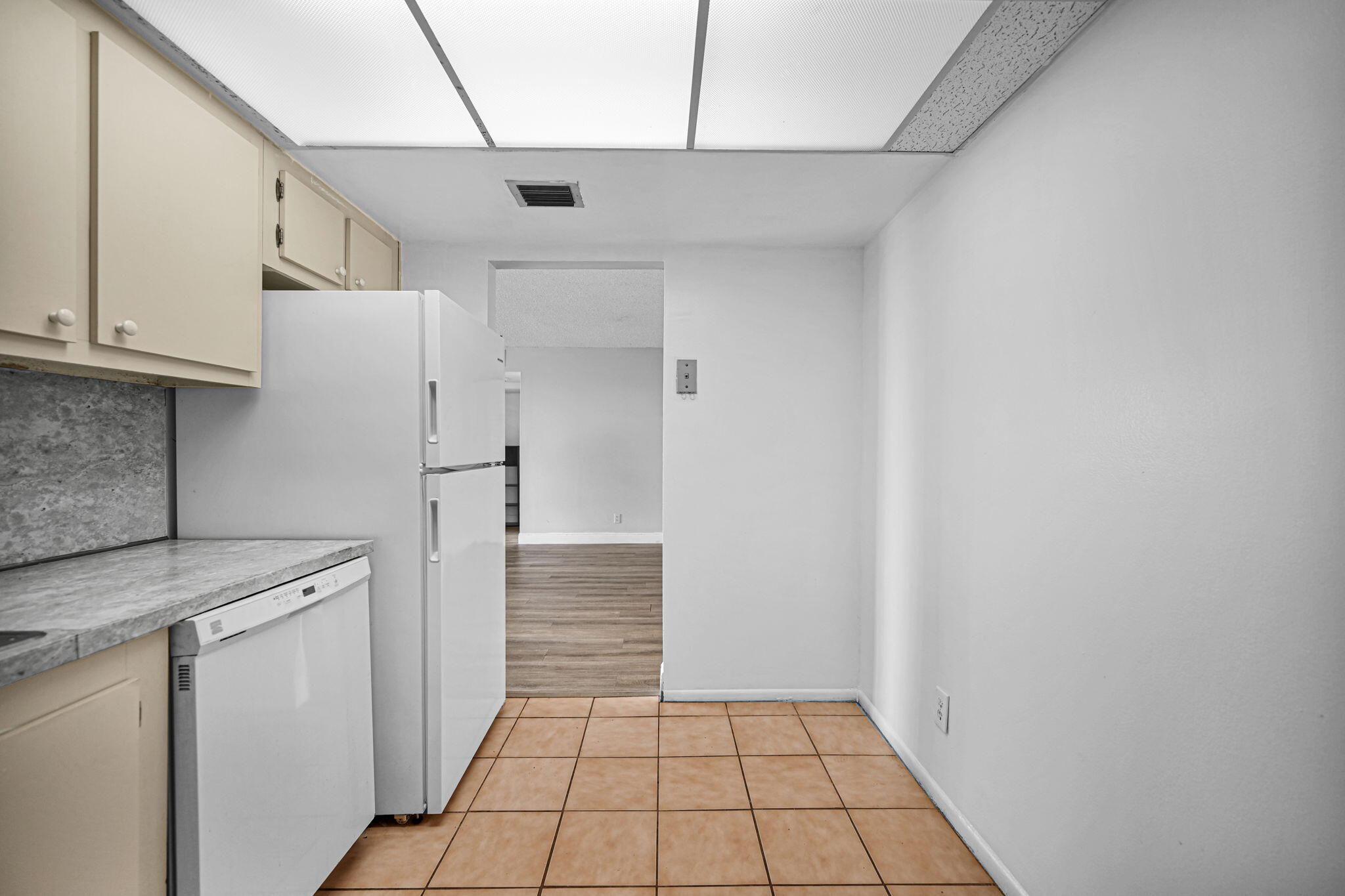 GATE THREE CONDO - Residential