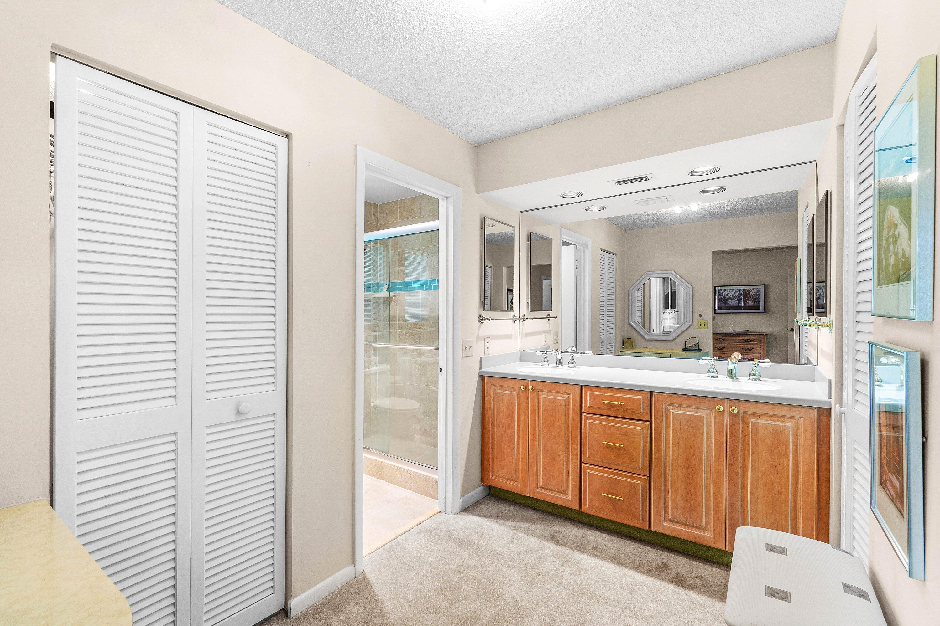 GARDENS OF LAKEWOOD CONDO - Residential