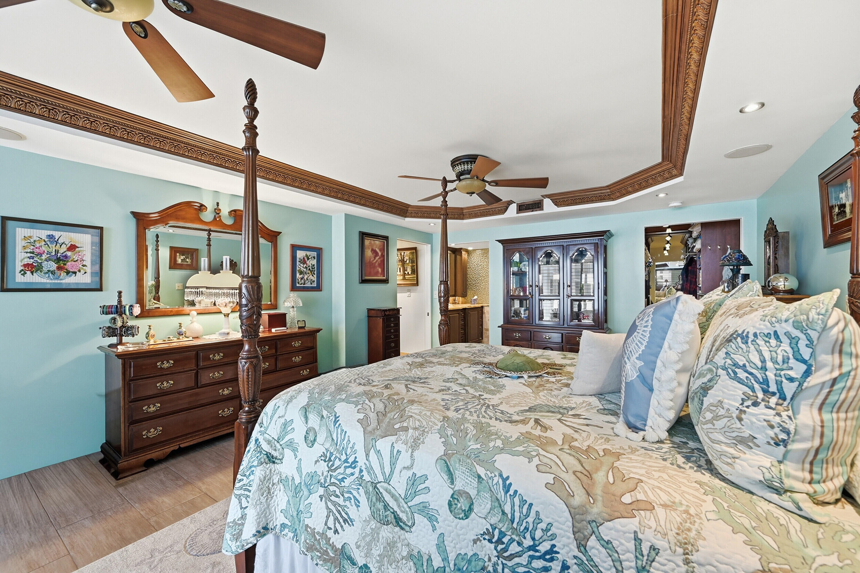 PLAZA EAST - Residential