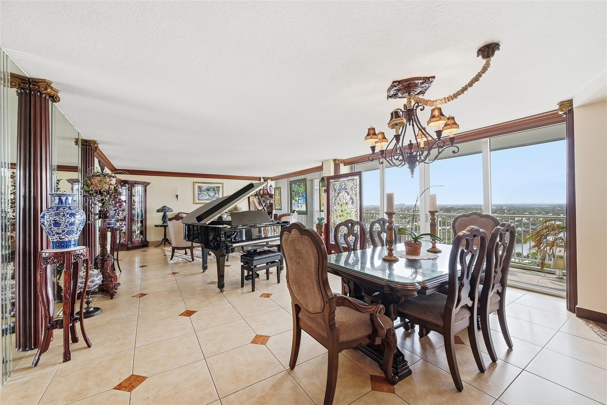 PLAZA EAST - Residential