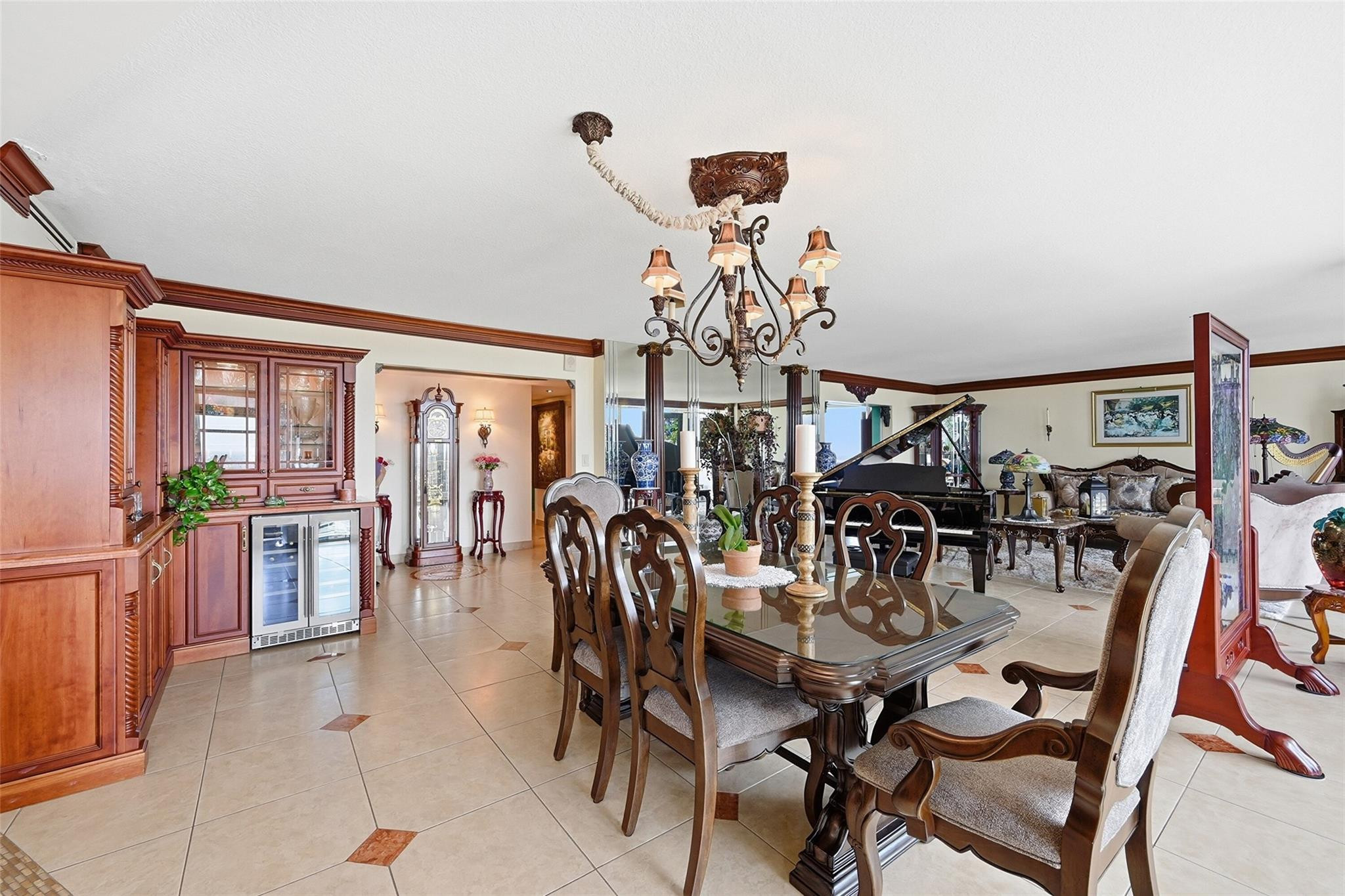 PLAZA EAST - Residential