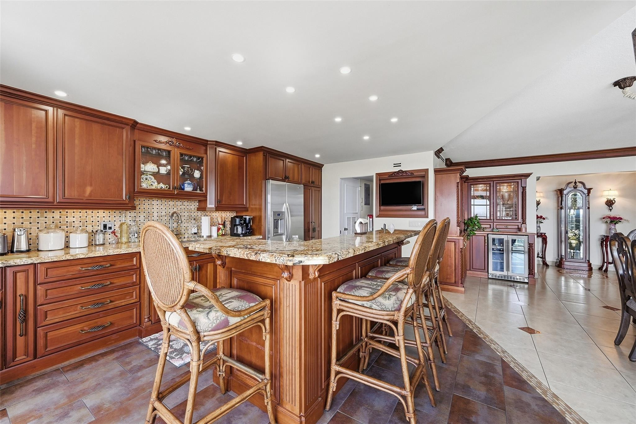 PLAZA EAST - Residential