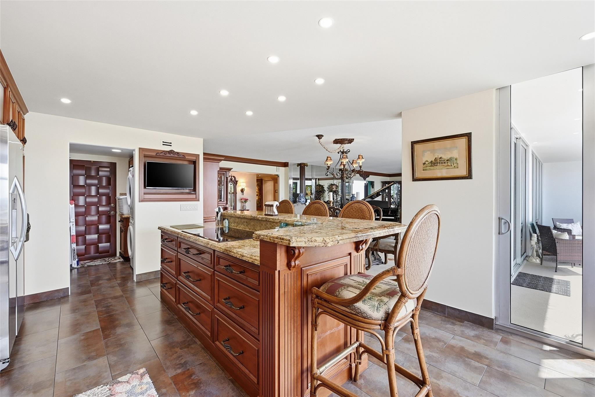 PLAZA EAST - Residential