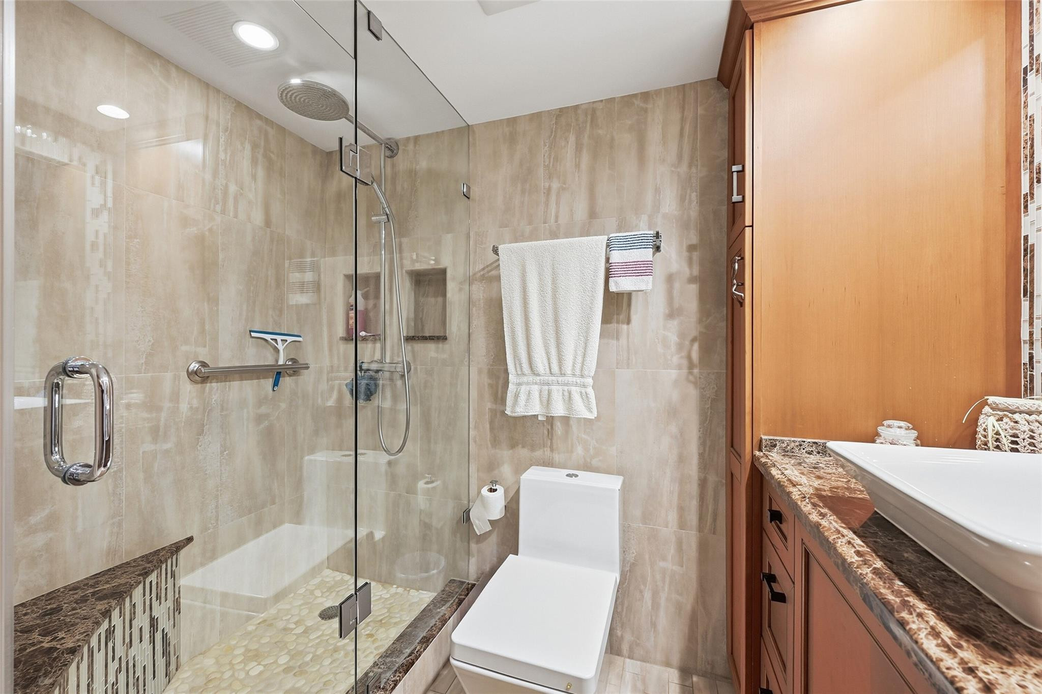 PLAZA EAST - Residential