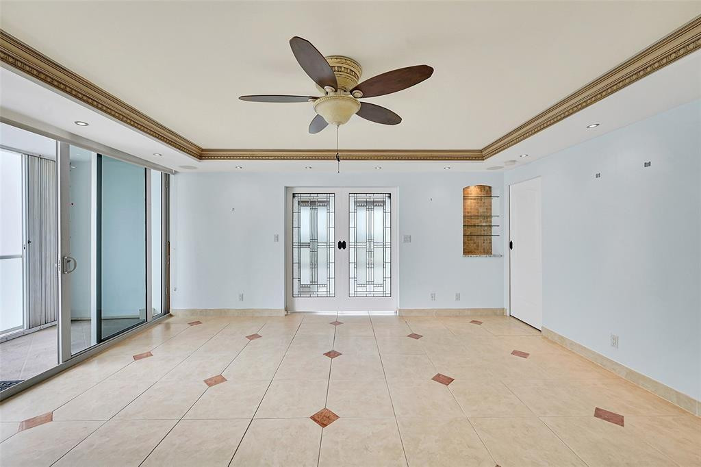 PLAZA EAST - Residential