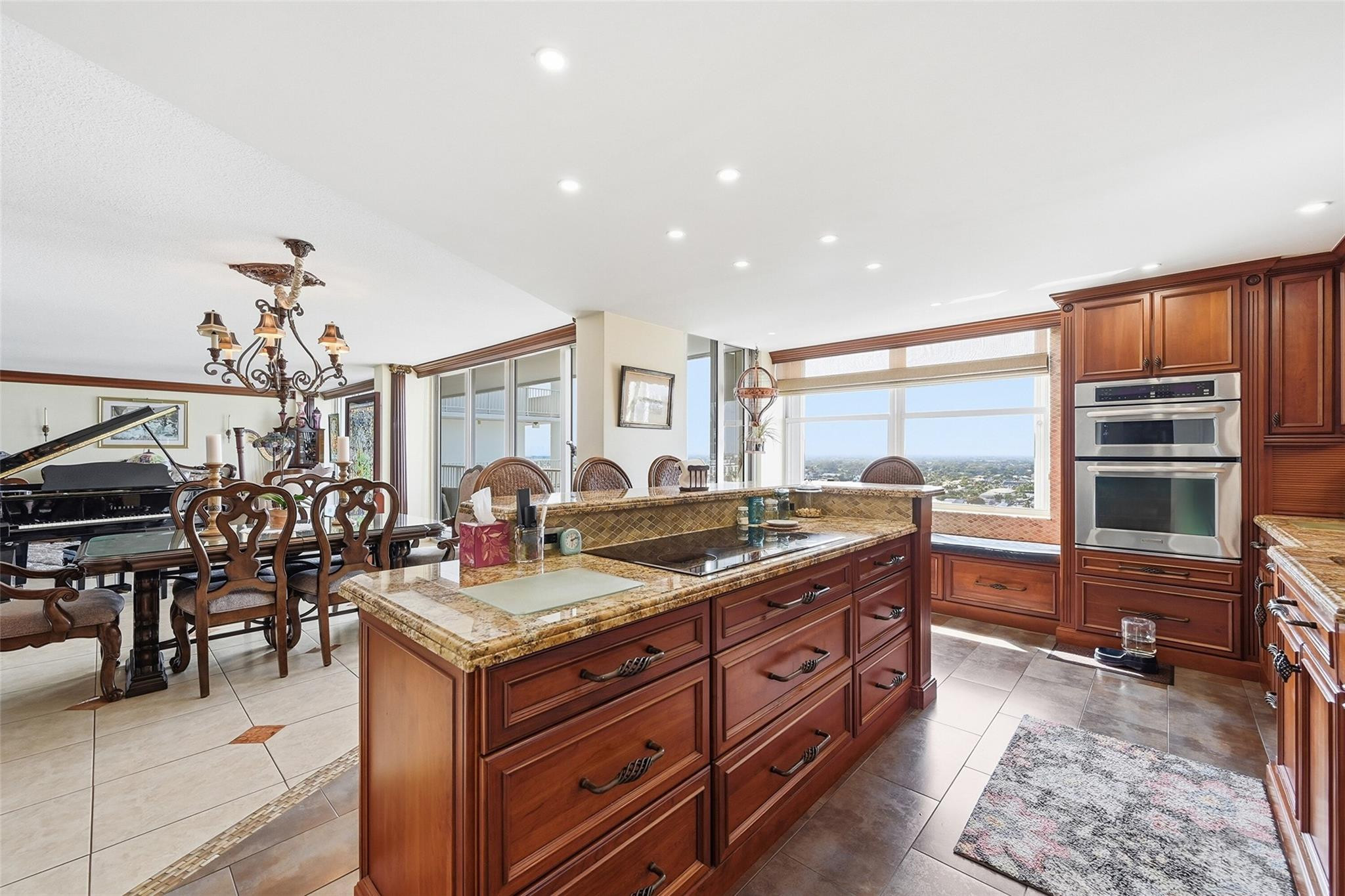 PLAZA EAST - Residential