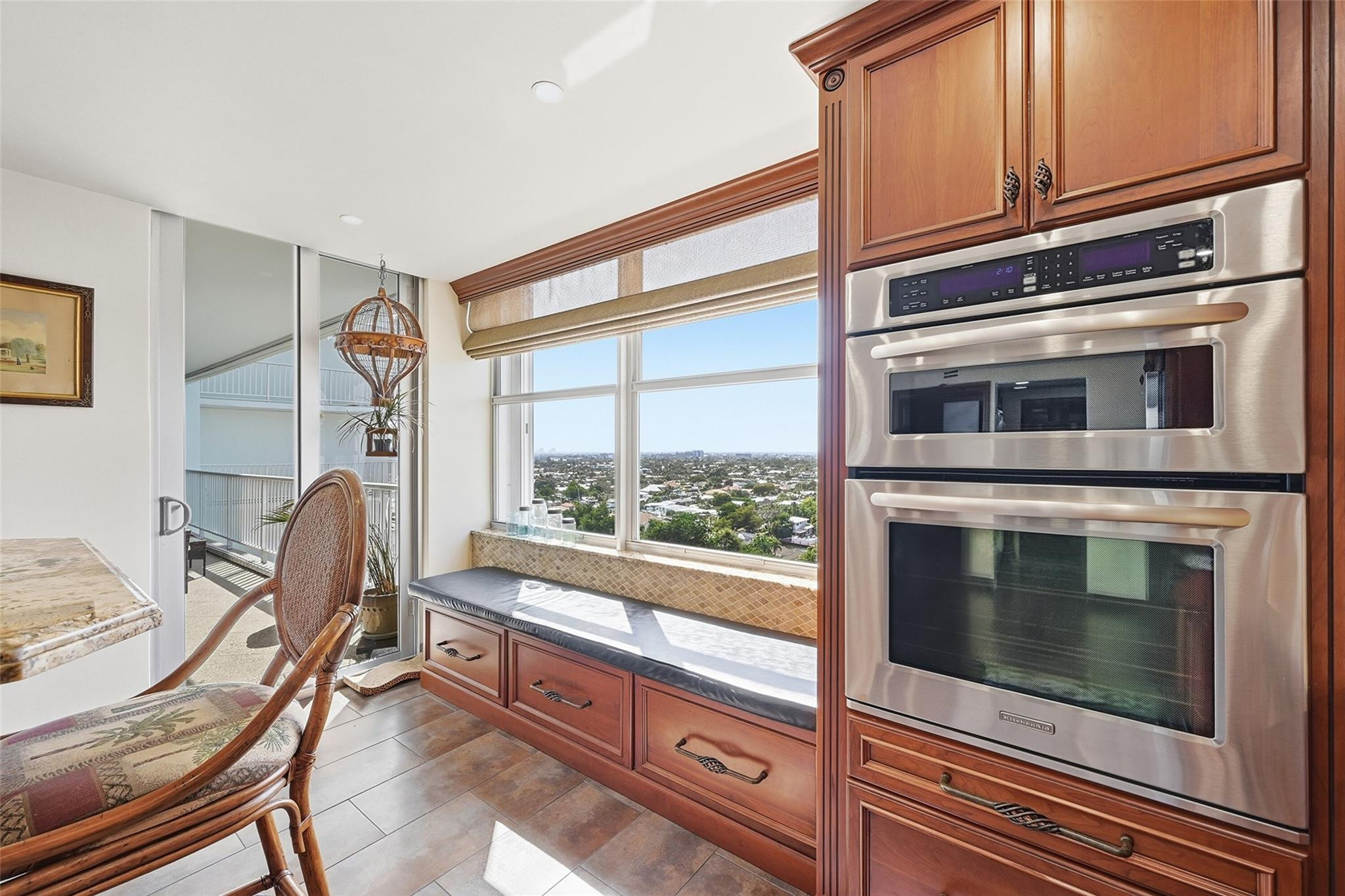 PLAZA EAST - Residential