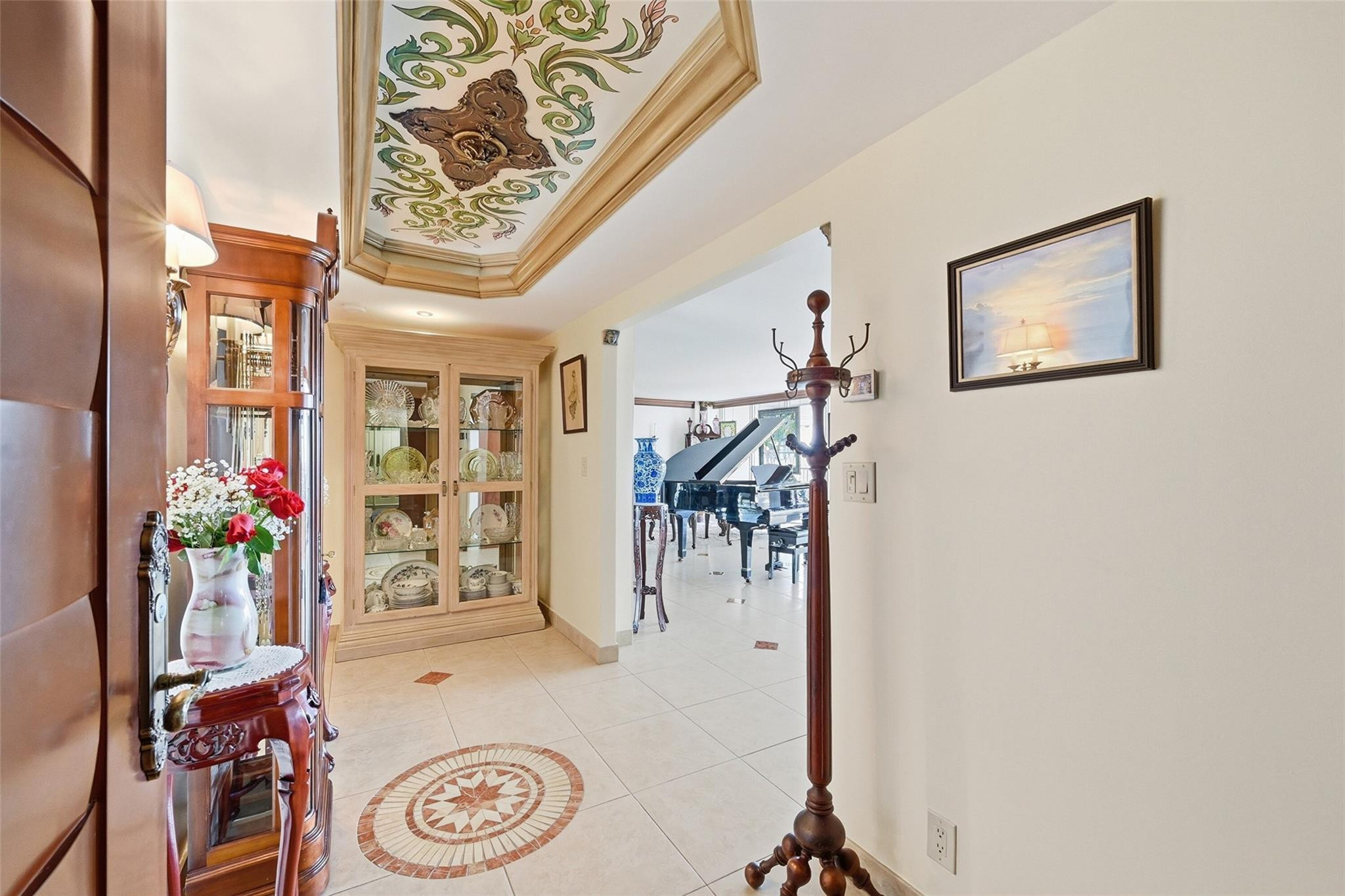 PLAZA EAST - Residential