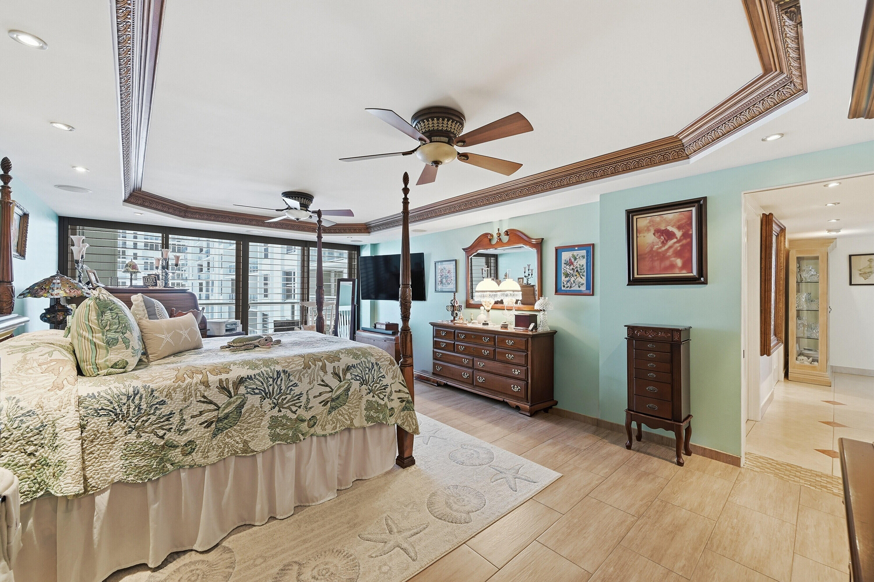 PLAZA EAST - Residential