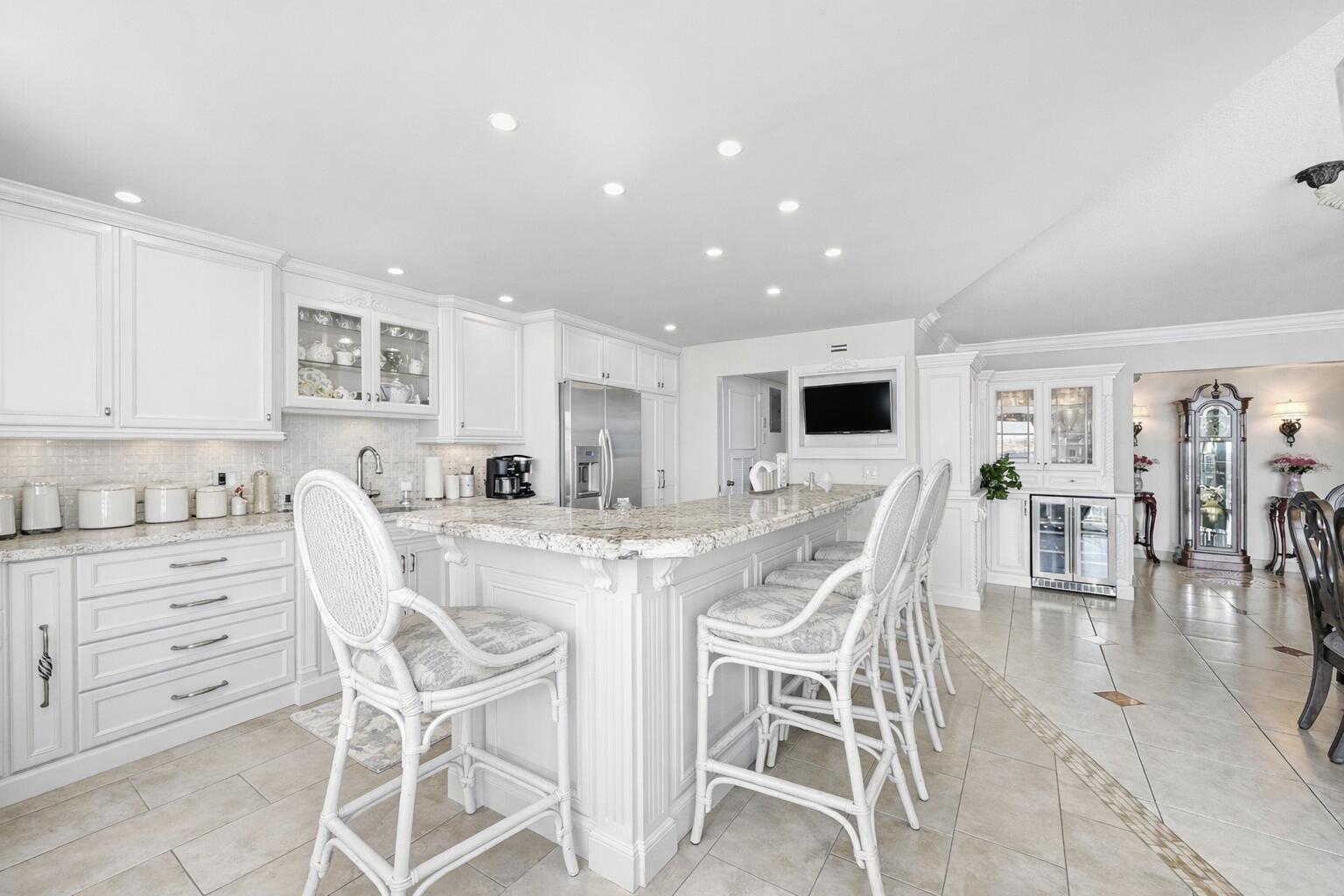 PLAZA EAST - Residential