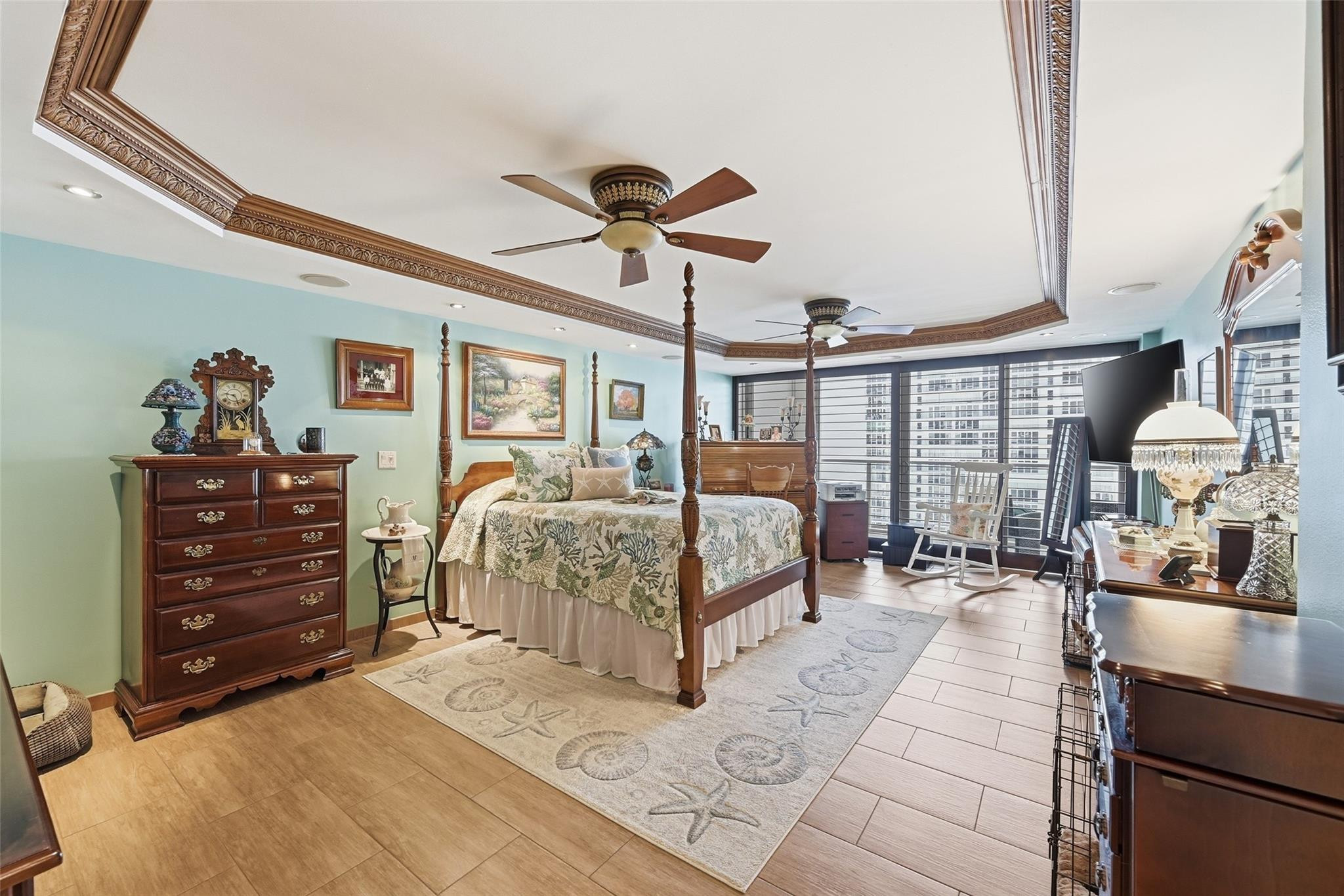 PLAZA EAST - Residential