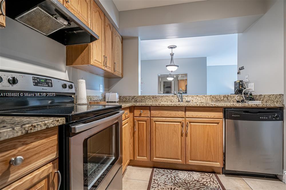 ROYAL POINCIANA CONDO - Residential Lease