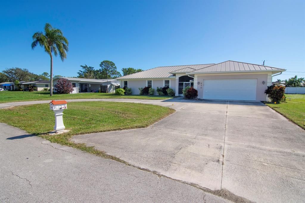 Photo of 410 SE Gasparilla Avenue, Port St Lucie, FL 34983 (MLS # R10846354)