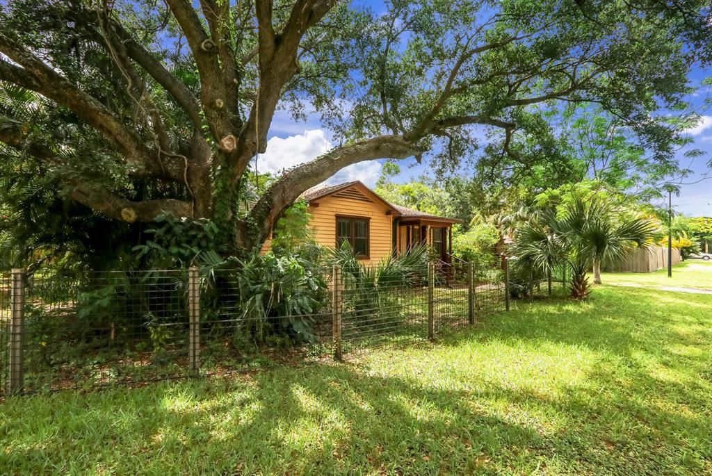 Photo of 706 N Hepburn Avenue, Jupiter, FL 33458 (MLS # R10726813)