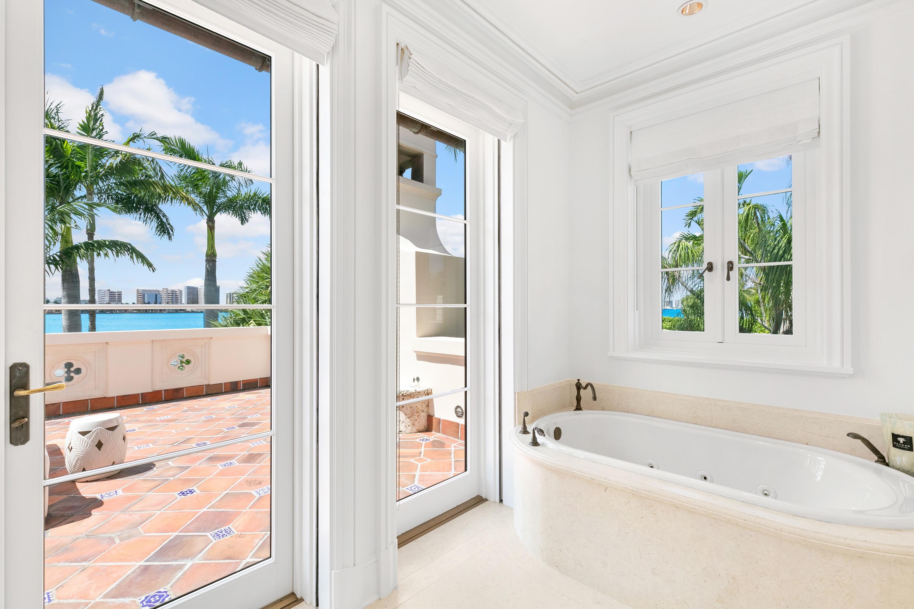 ADAMS CIRCLE - Residential