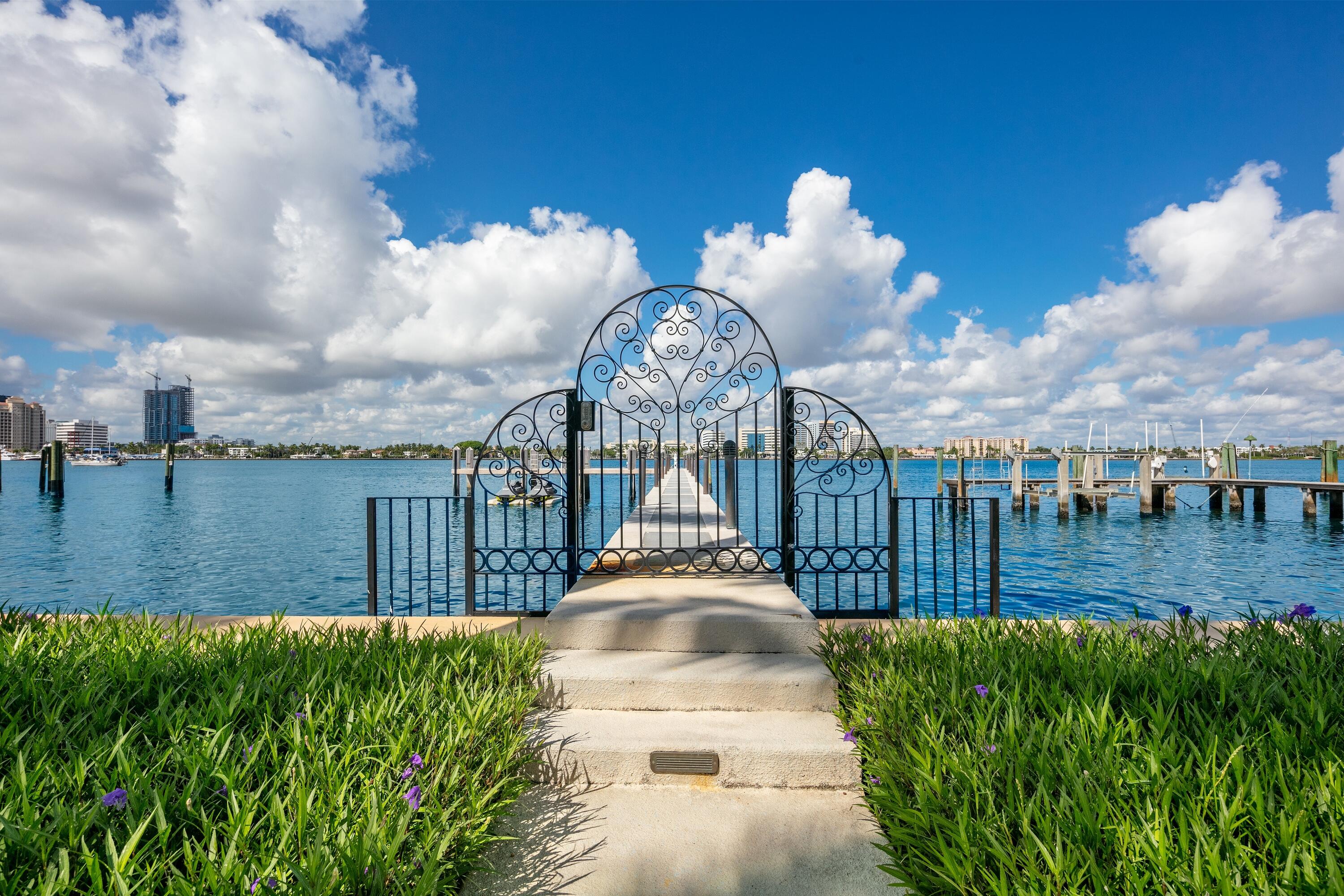 ADAMS CIRCLE - Residential