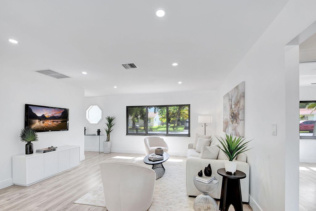 Photo of 1117 NW 7th Street, Boynton Beach, FL 33426 (MLS # R10984006)