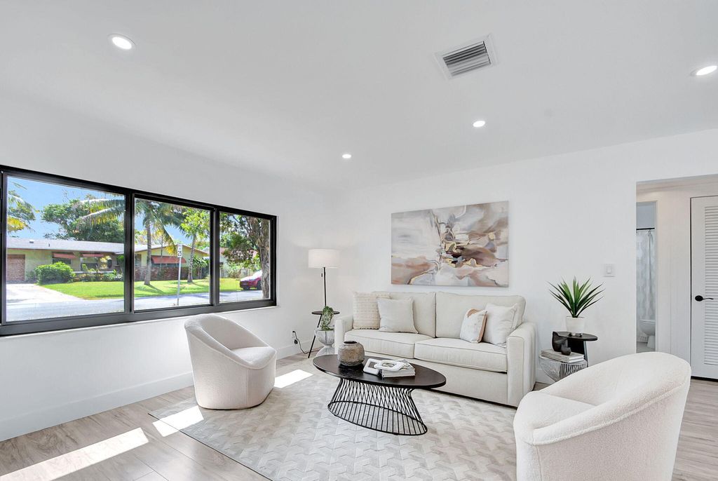 Photo of 1117 NW 7th Street, Boynton Beach, FL 33426 (MLS # R10984006)