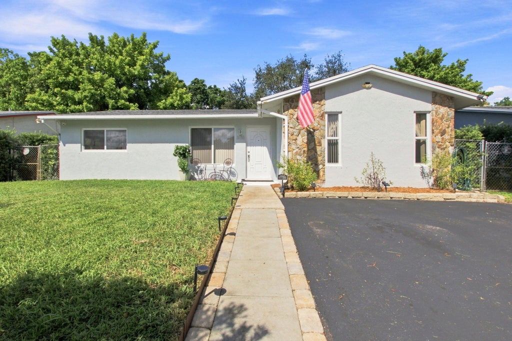Photo of 3130 N 72nd Terrace, Hollywood, FL 33024 (MLS # B26077296)
