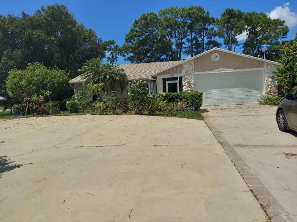 Photo of 1698 SE Floresta Drive, Port Saint Lucie, FL 34983 (MLS # R10740921)