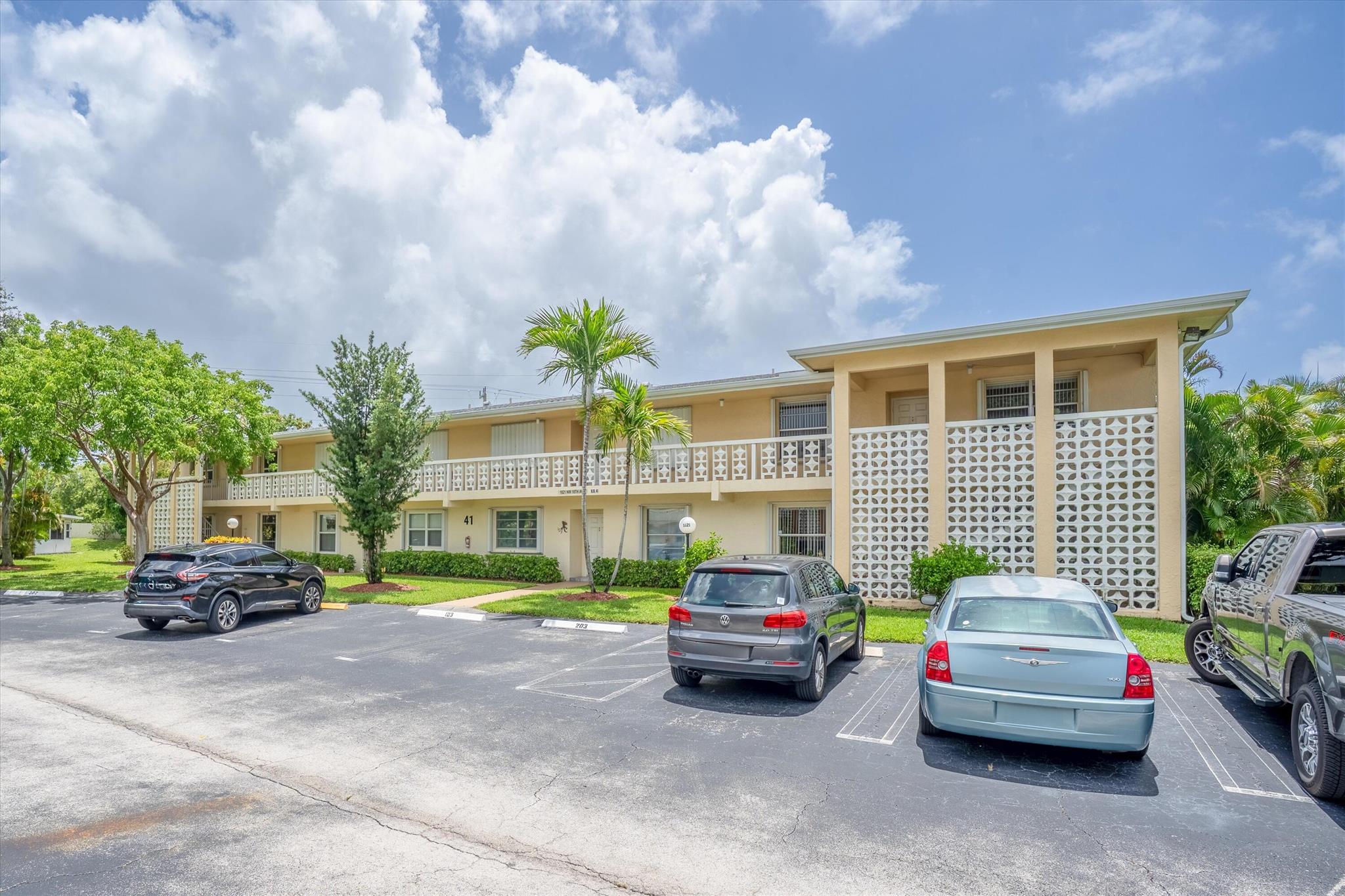 Light and bright 1st floor corner unit. 55+ community. SS Appliances and 2 refrigerators!; full sized W/D; Tiled floor throughout; walk-in closet; Tranquil and private garden views plus screened patio and private garden. Assigned parking just outside door. In the heart of Delray Beach, minutes from shopping, dining, amazing golf courses, & great beaches. Walk to newly renovated clubhouse North (scheduled for completion Oct 2025) with heated swimming pool, tennis & pickleball courts, clubhouse, fitness center, and a calendar full of social activities.