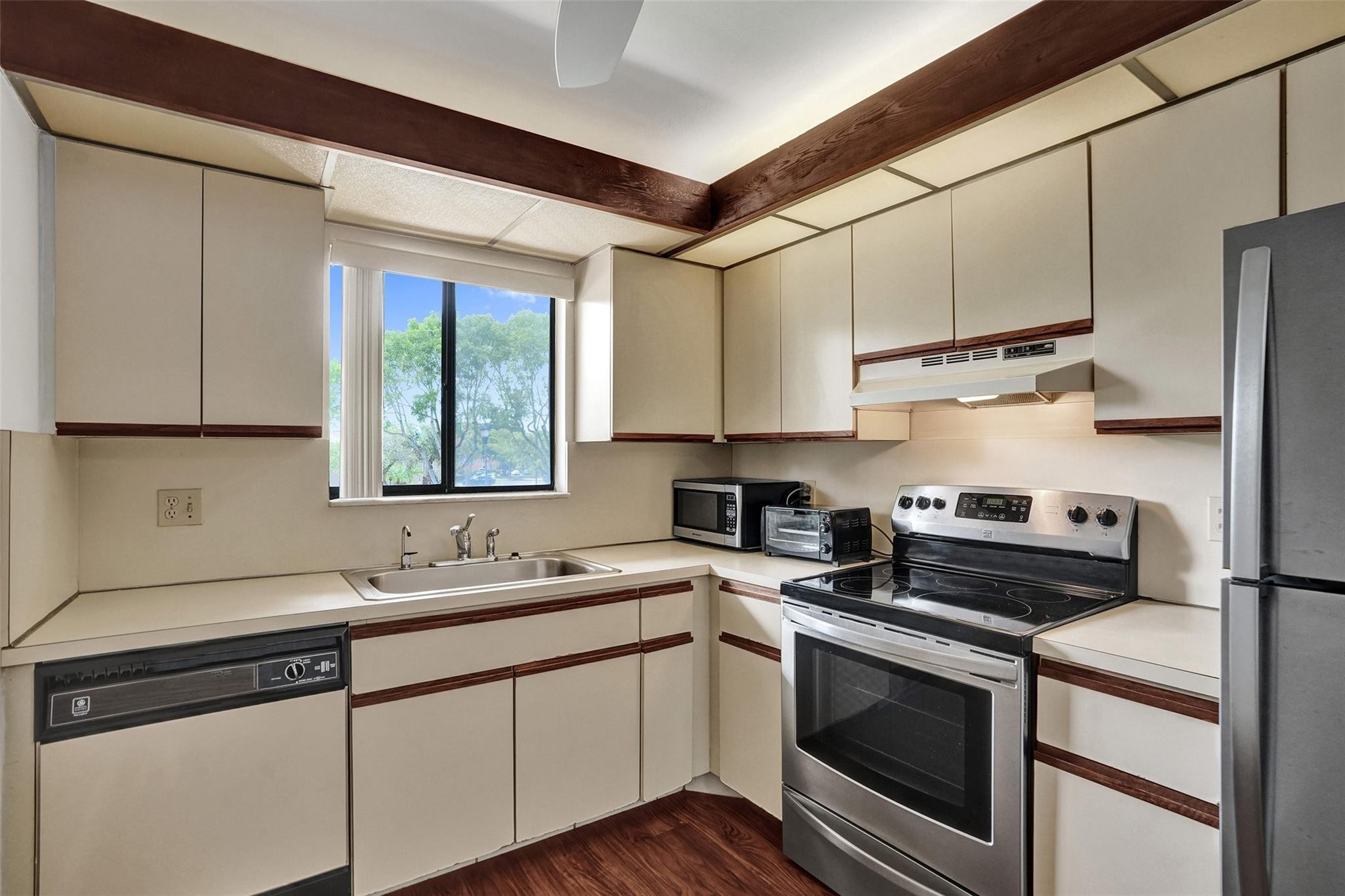 ASHMONT CONDOMINIUM E - Residential