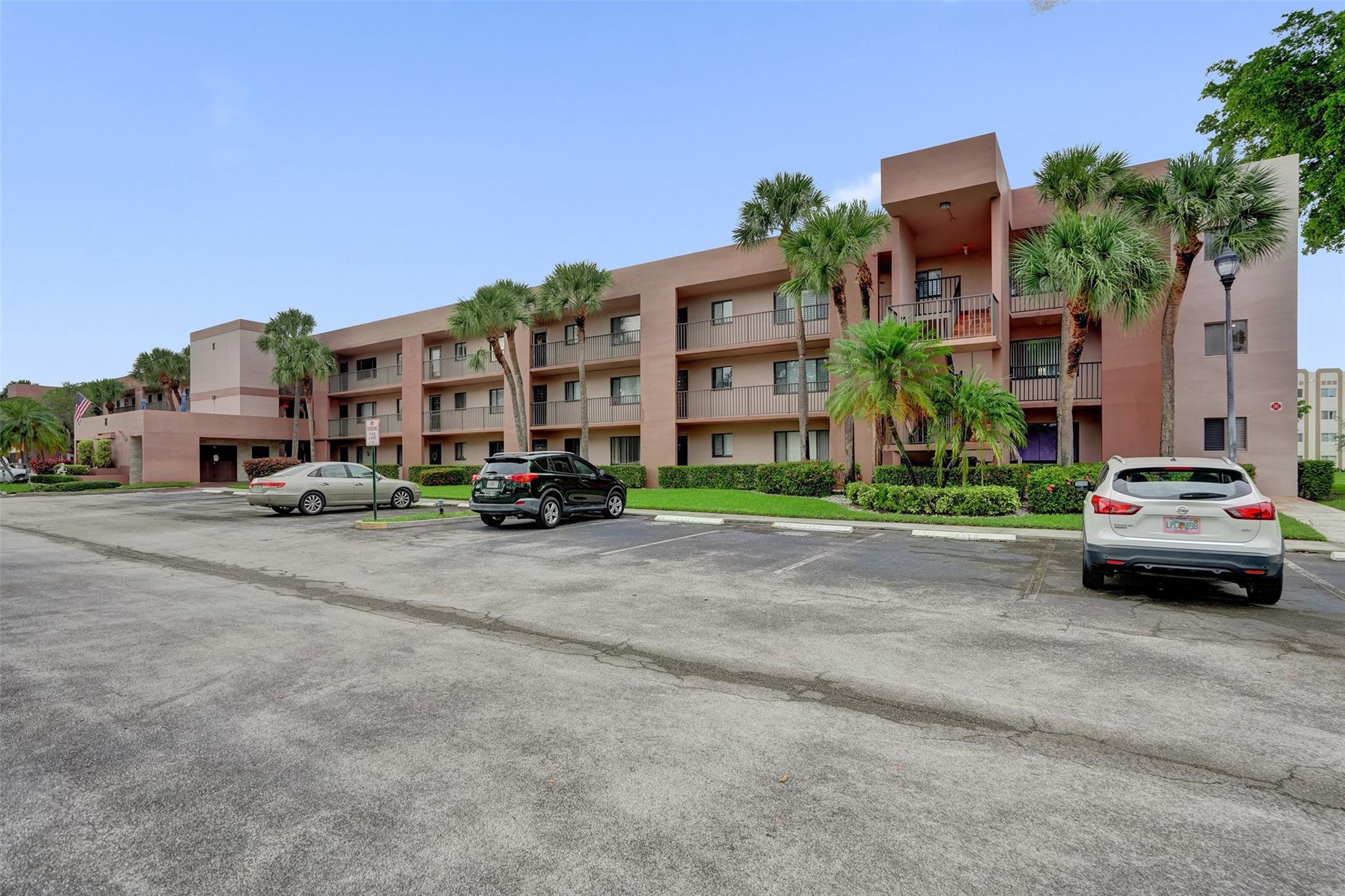 Amazing tranquil lake views from this 2/2, 2nd floor Elm model in Kings Point. Unit has laminate wood floors throughout. Storage/Laundry room with full sized Washer/Dryer in screened patio with shutters. Walk to neighborhood pool, 4 ceiling fans, stainless appliances. Gated entry , go to building E, 2nd floor. A/C and hot water heater replaced 2022. HOA includes cable, internet, pest control, exterior and common area maintenance, trash, water and resort living that Kings Point has to offer with amenities too much to mention, include bus transportation.55+ Community with all the entertainment and lifestyle for easy living.