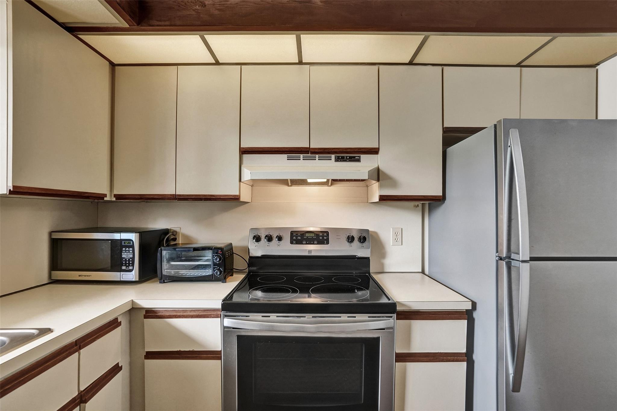 ASHMONT CONDOMINIUM E - Residential