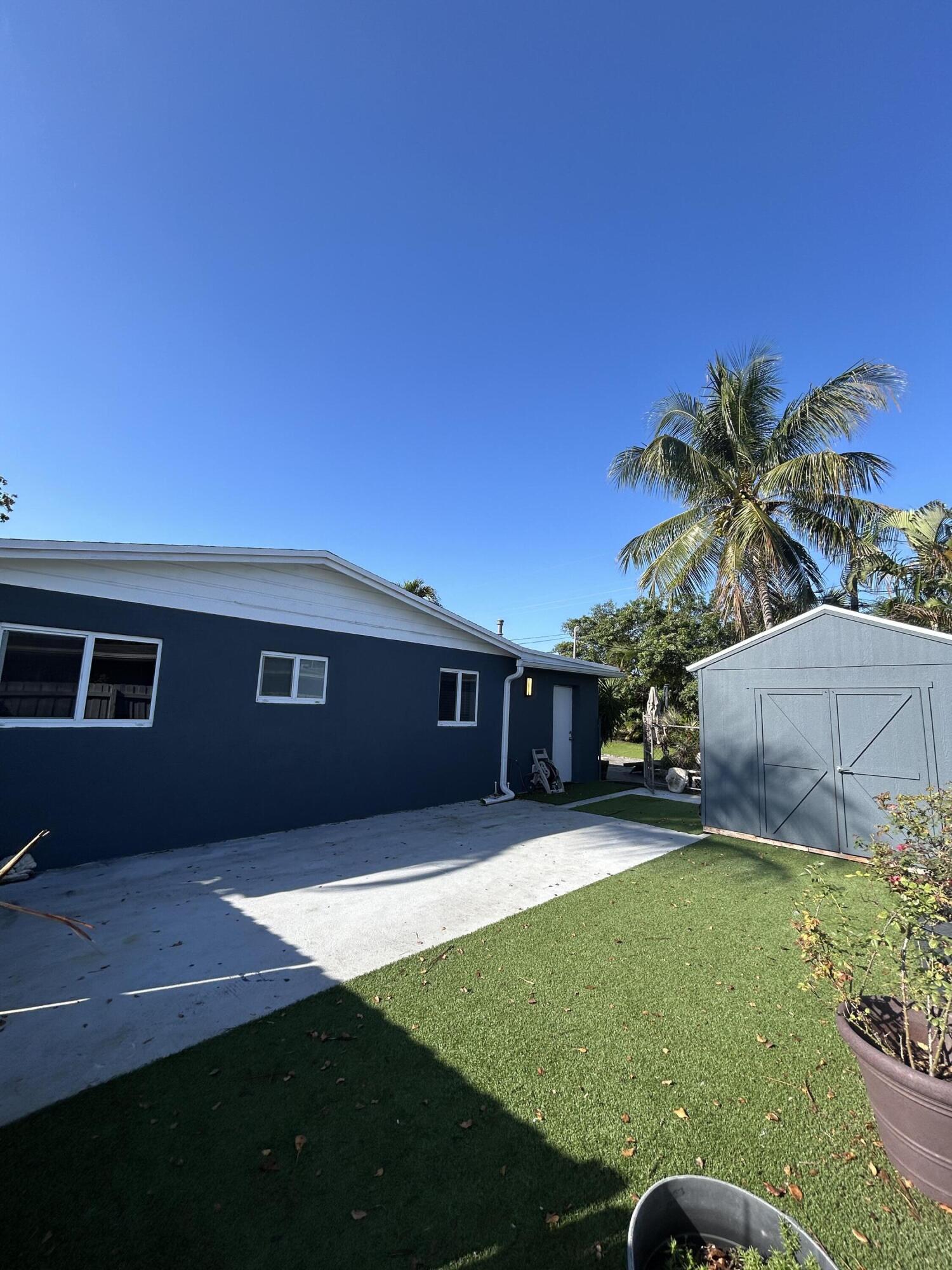 TWIN LAKES HOMES - Residential