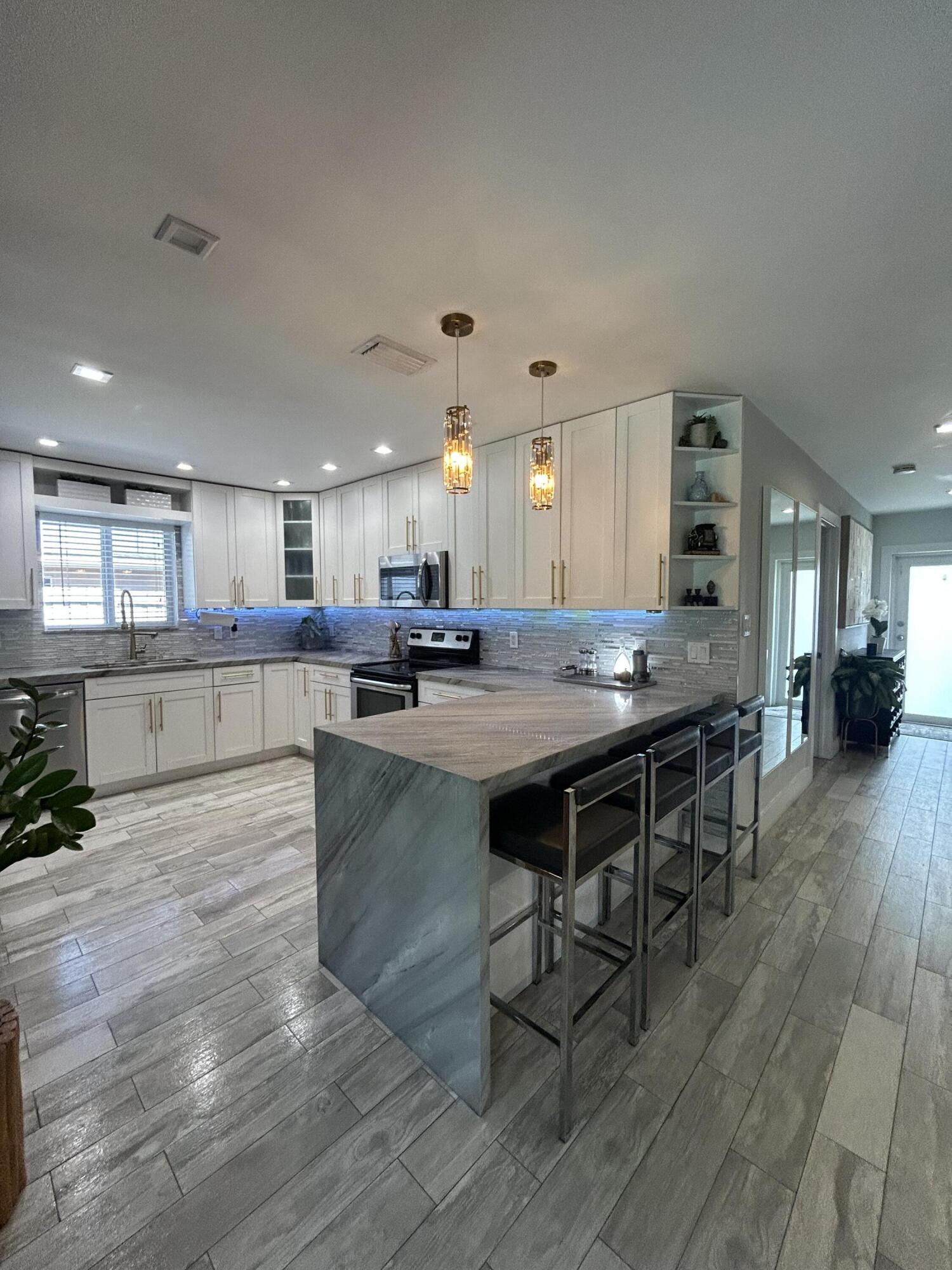 TWIN LAKES HOMES - Residential