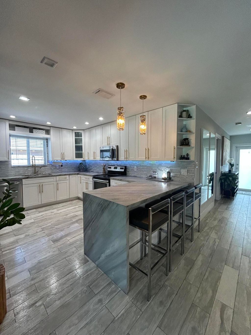 Photo of 4321 NW 15th Avenue, Oakland Park, FL 33309 (MLS # B26002360)