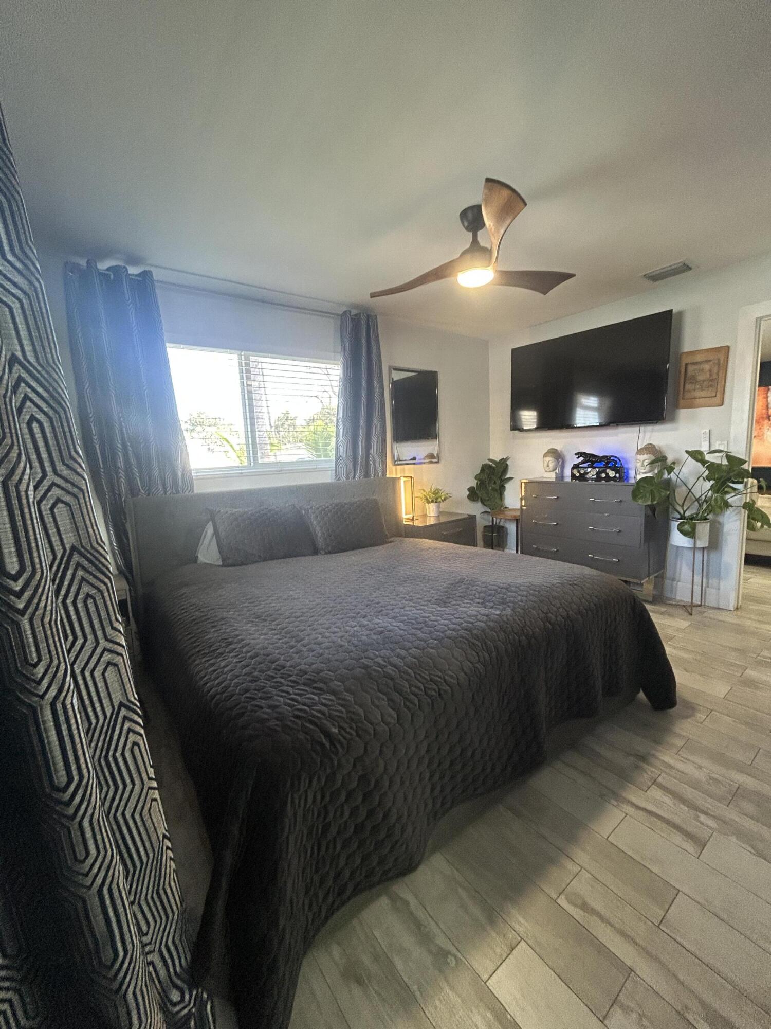 TWIN LAKES HOMES - Residential