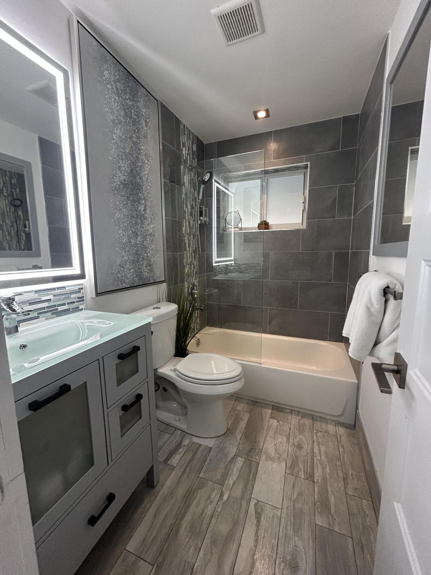 TWIN LAKES HOMES - Residential