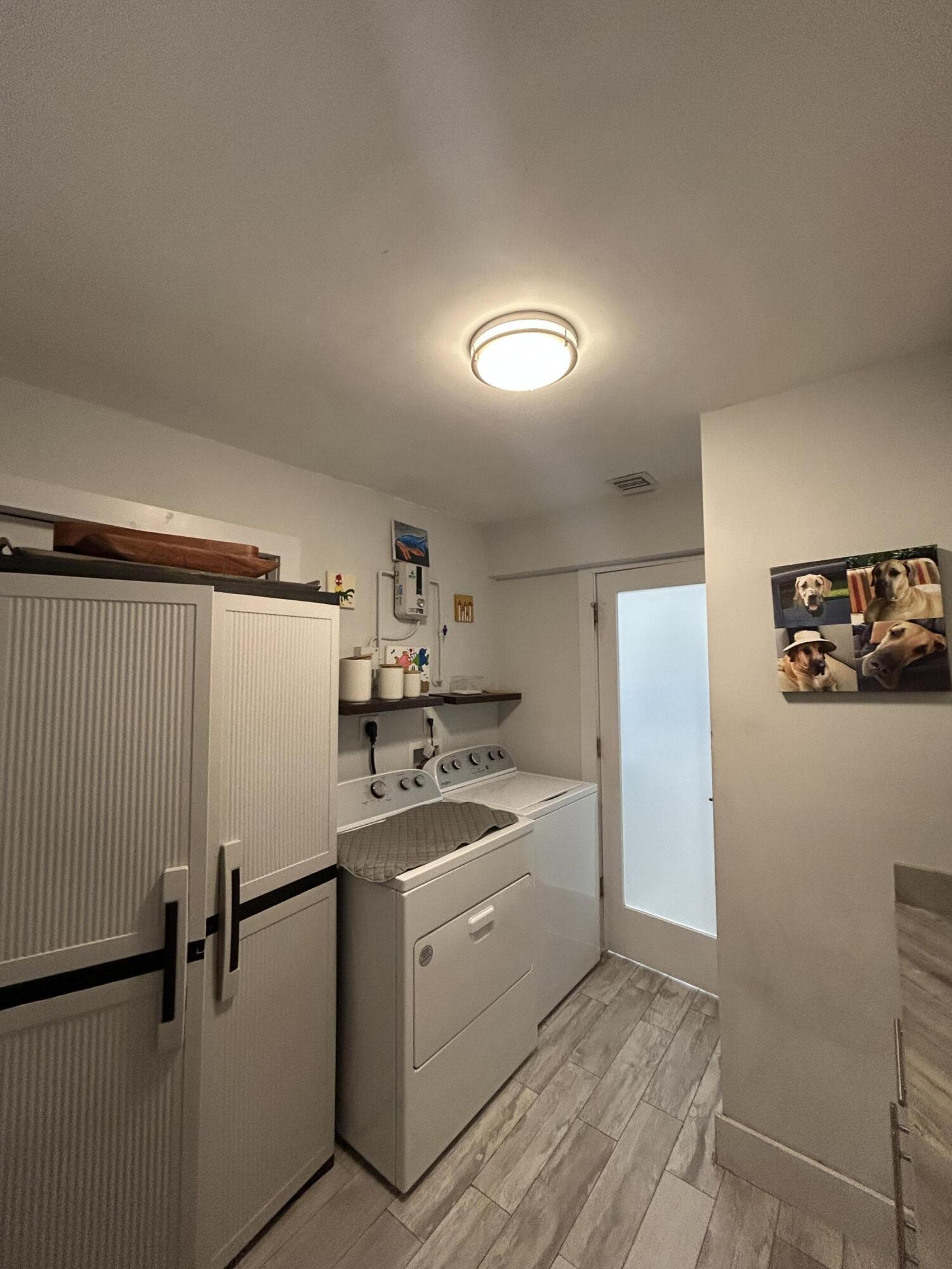 TWIN LAKES HOMES - Residential