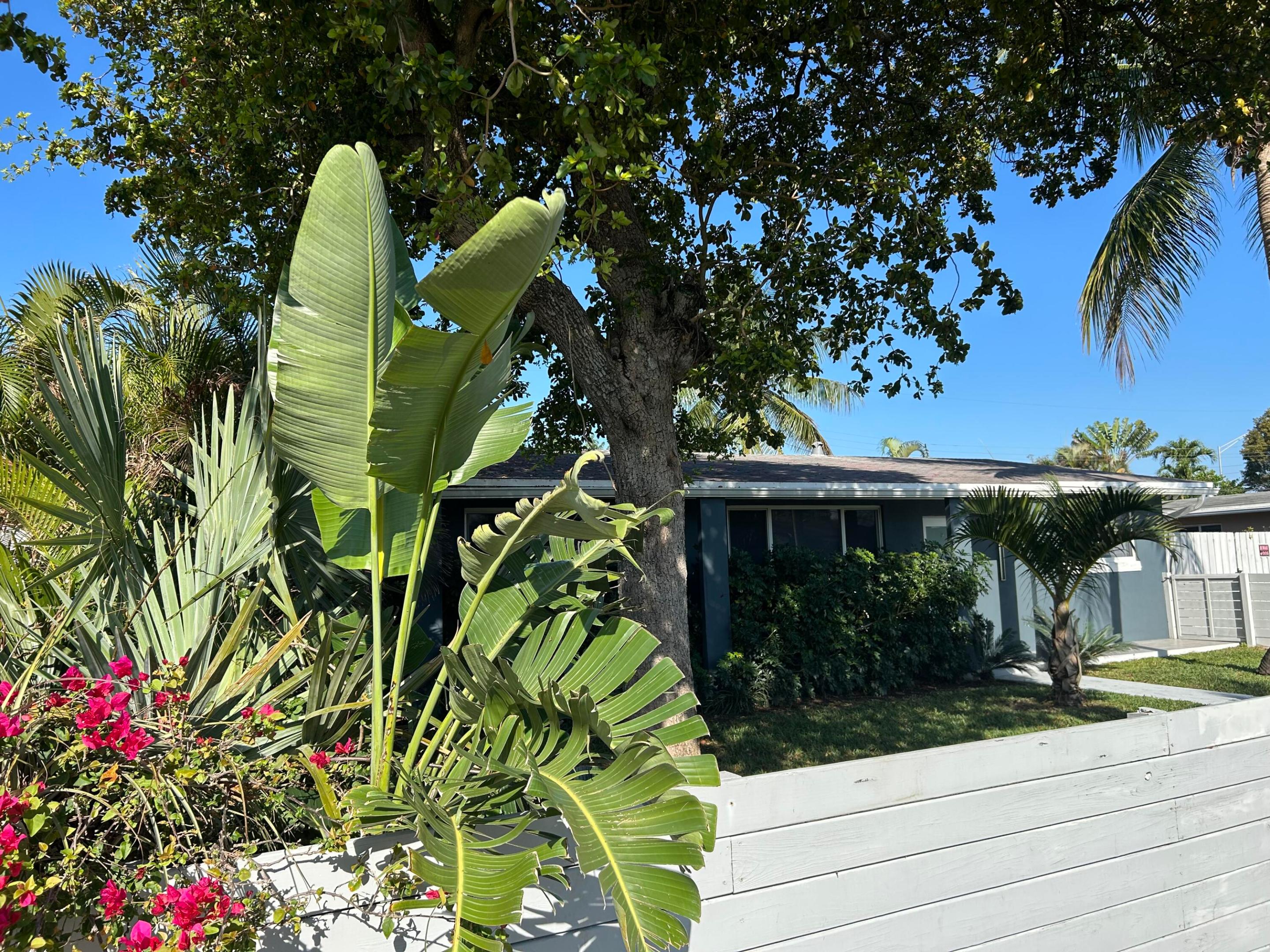 TWIN LAKES HOMES - Residential