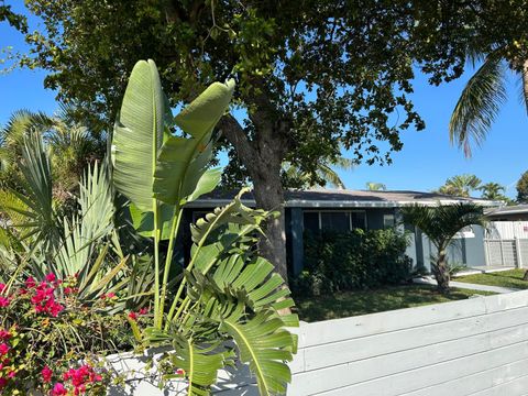 Photo of 4321 NW 15th Avenue, Oakland Park, FL 33309 (MLS # B26002360)