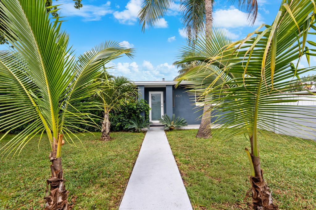 Photo of 4321 NW 15th Avenue, Oakland Park, FL 33309 (MLS # B26002360)