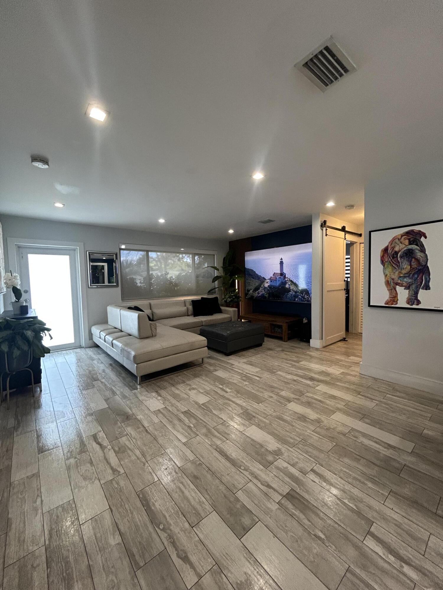 TWIN LAKES HOMES - Residential