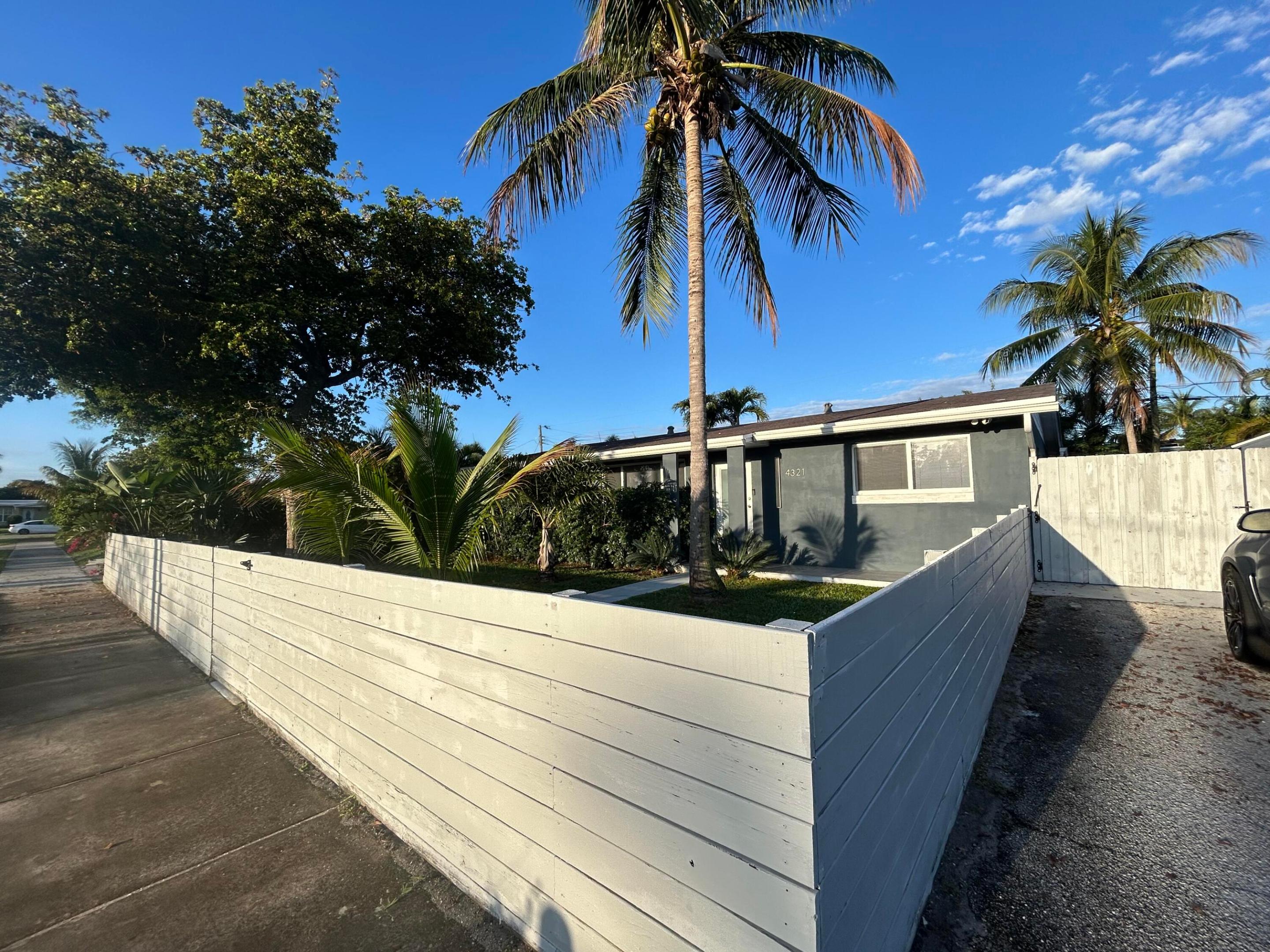 TWIN LAKES HOMES - Residential