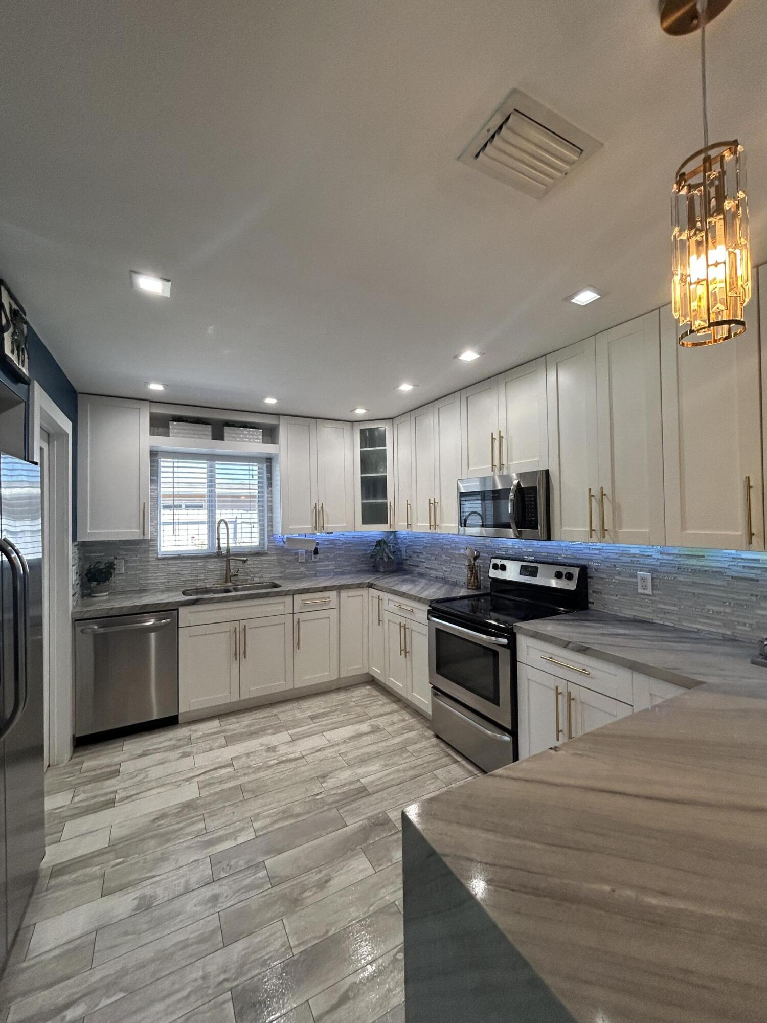 TWIN LAKES HOMES - Residential