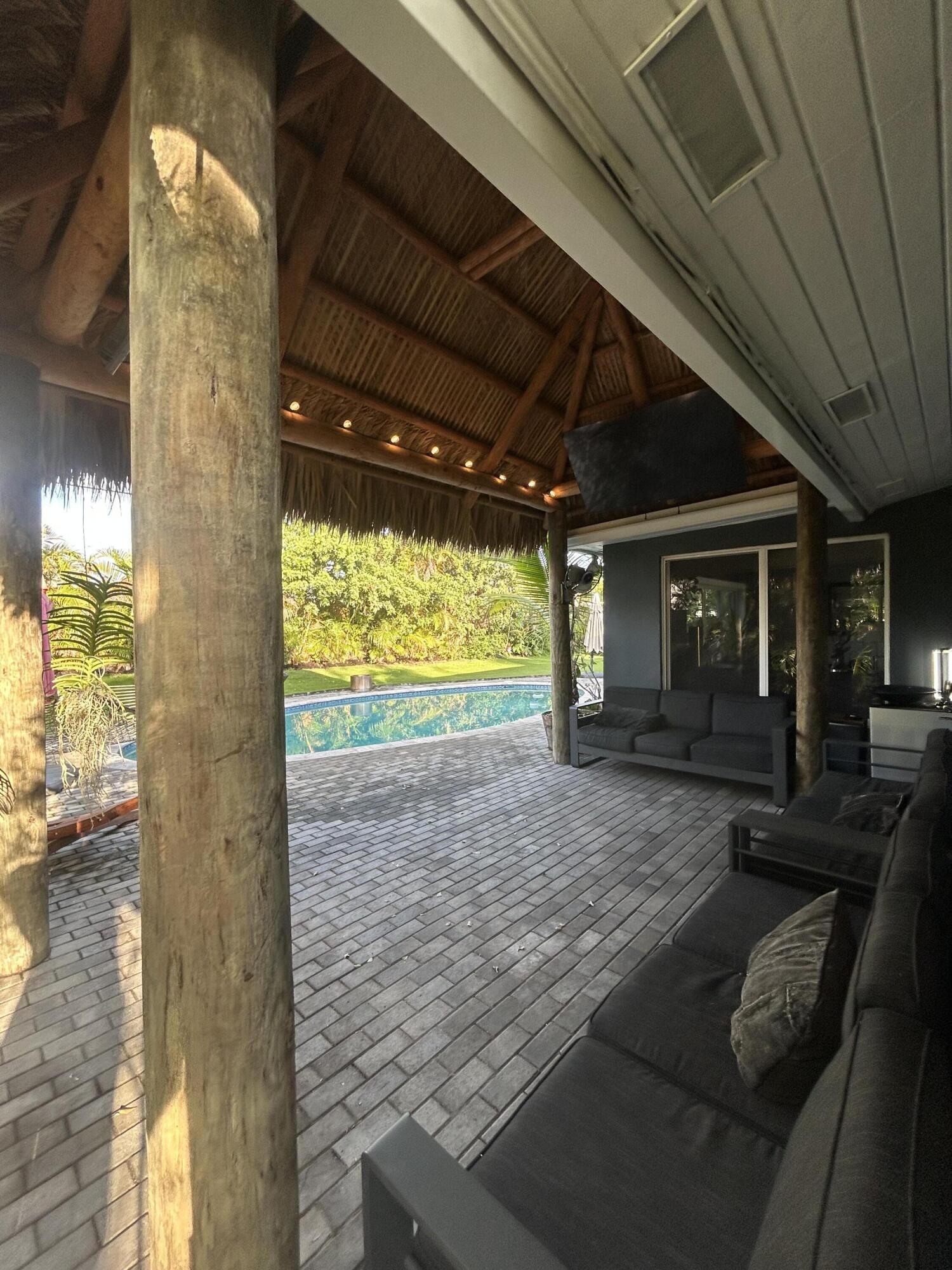 TWIN LAKES HOMES - Residential