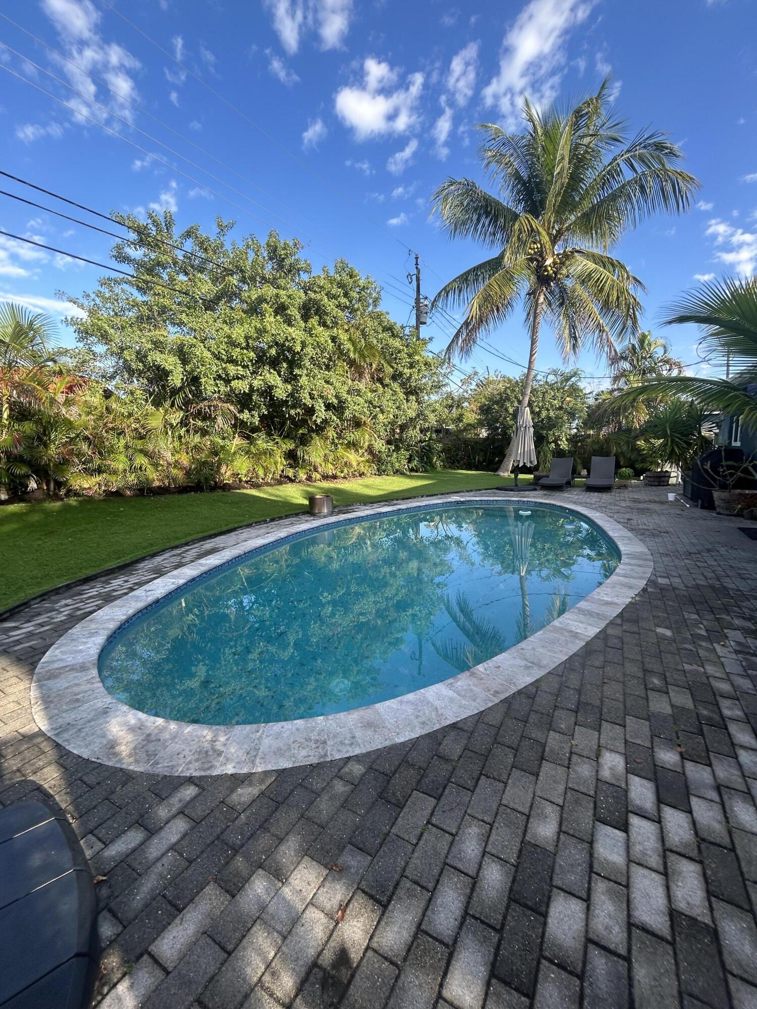 TWIN LAKES HOMES - Residential