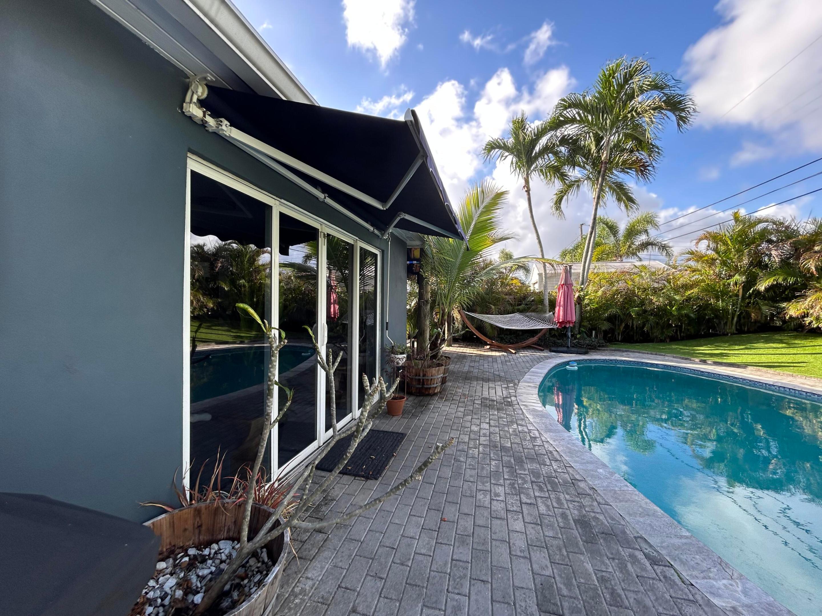 TWIN LAKES HOMES - Residential