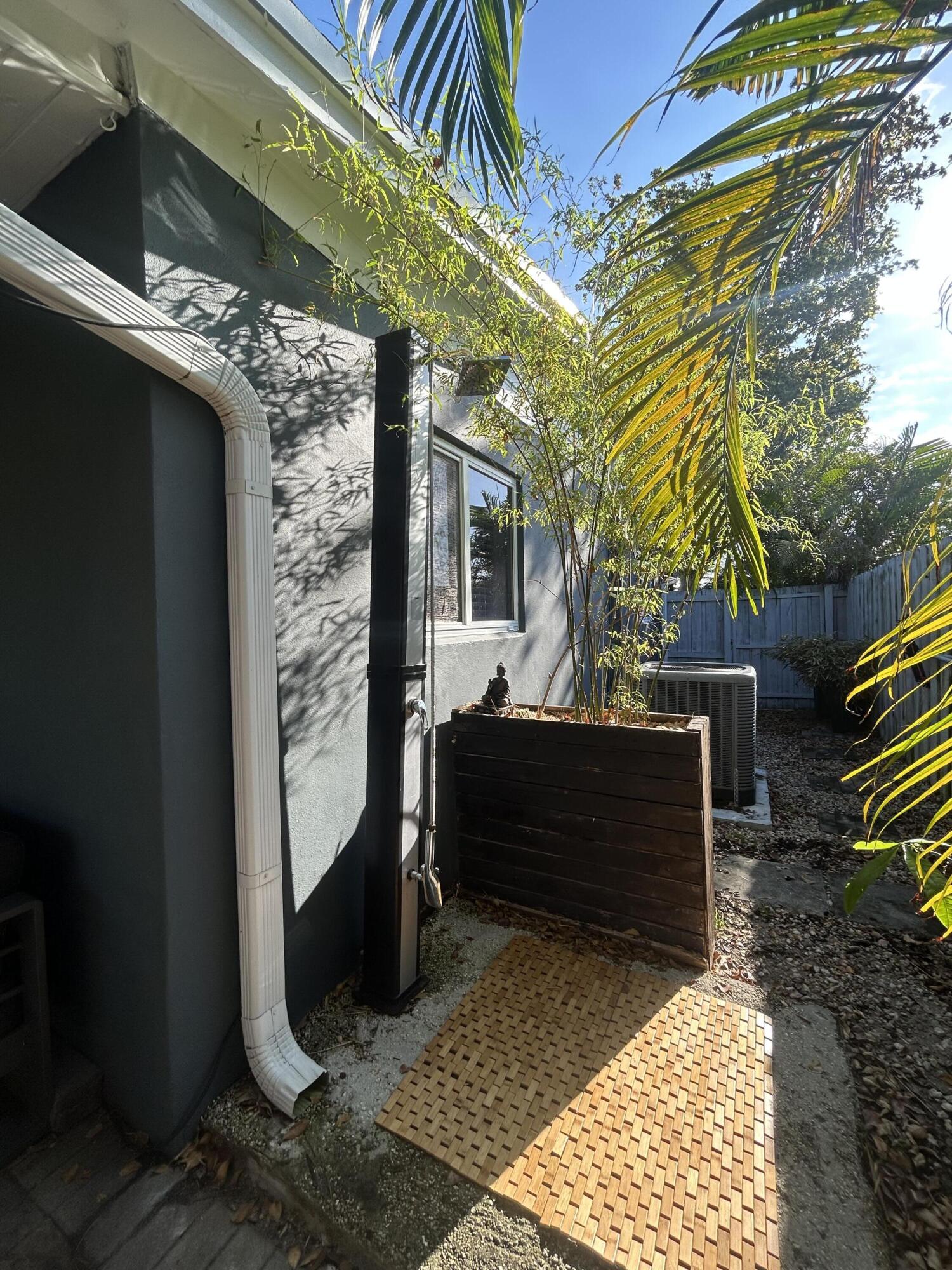 TWIN LAKES HOMES - Residential