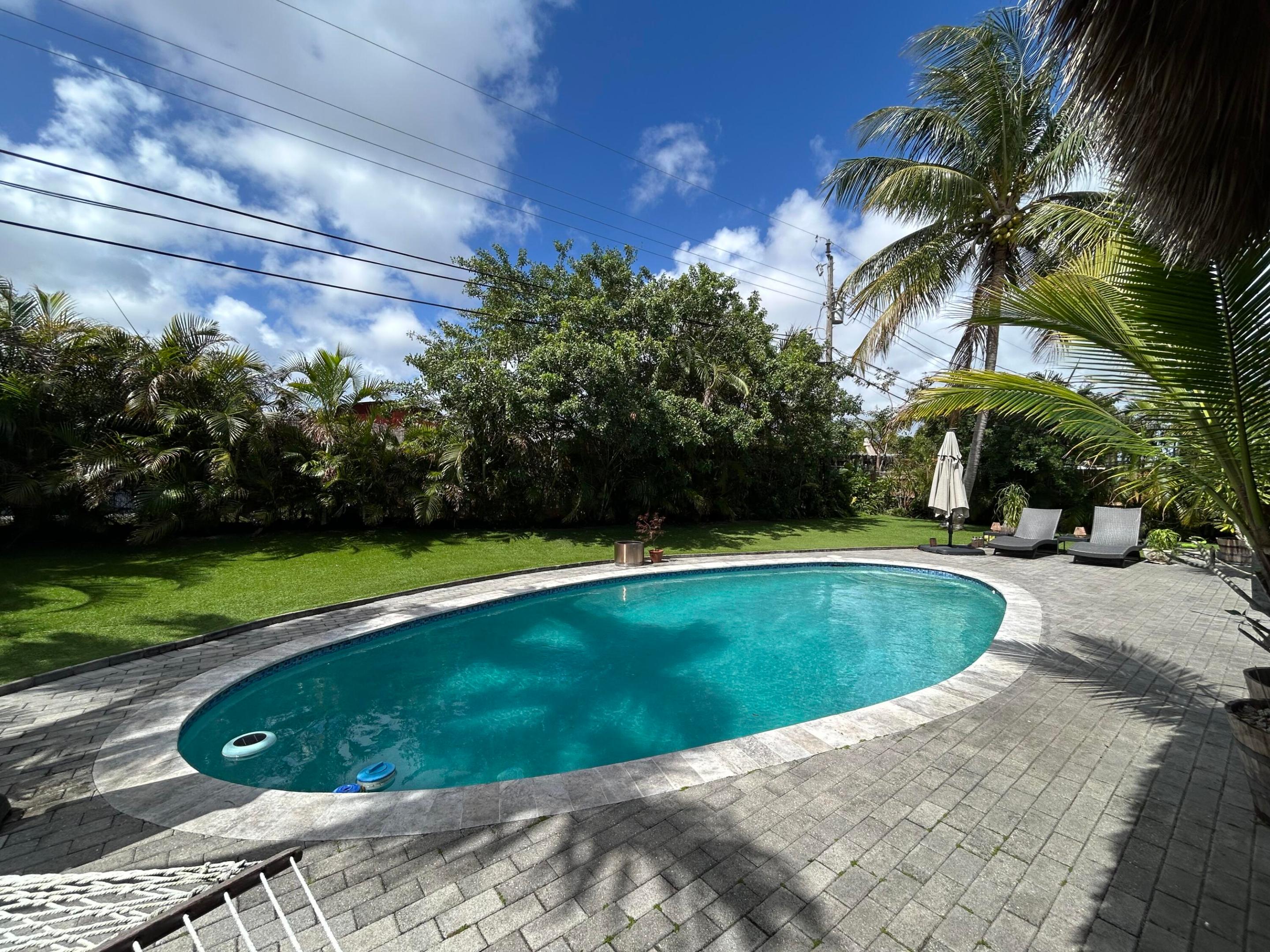 TWIN LAKES HOMES - Residential