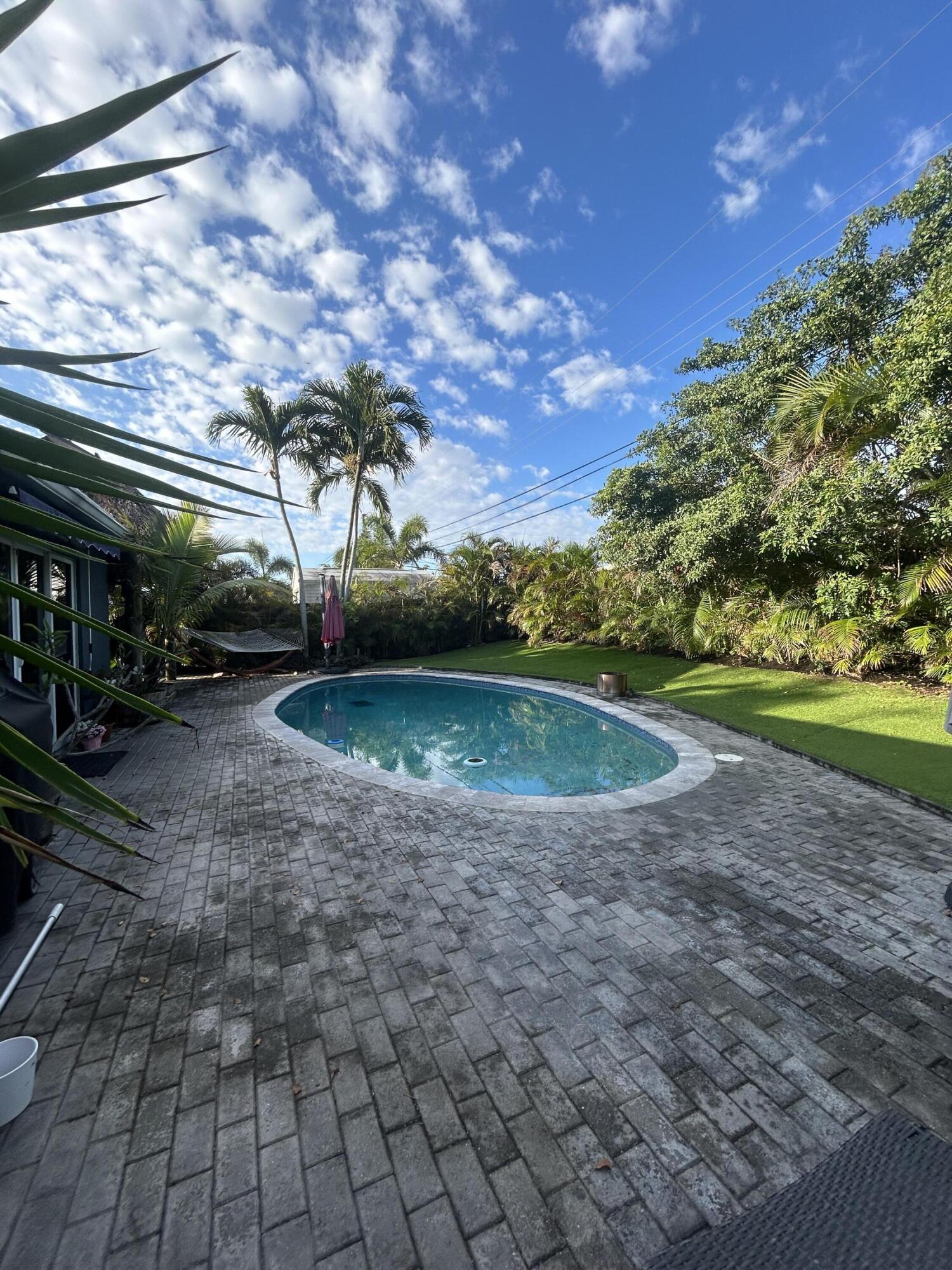 TWIN LAKES HOMES - Residential